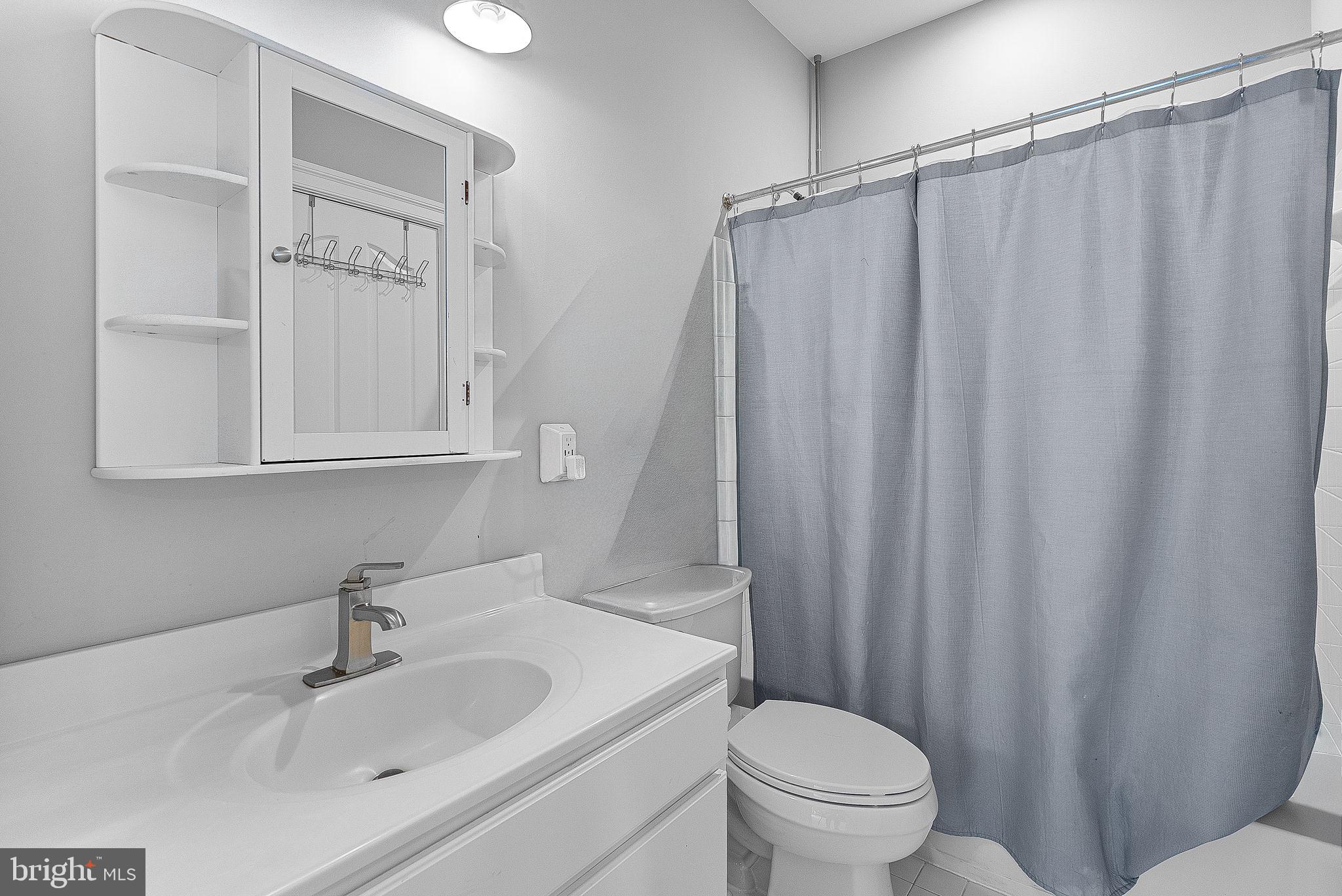 LANSDOWNE ON THE POTOMAC - Residential