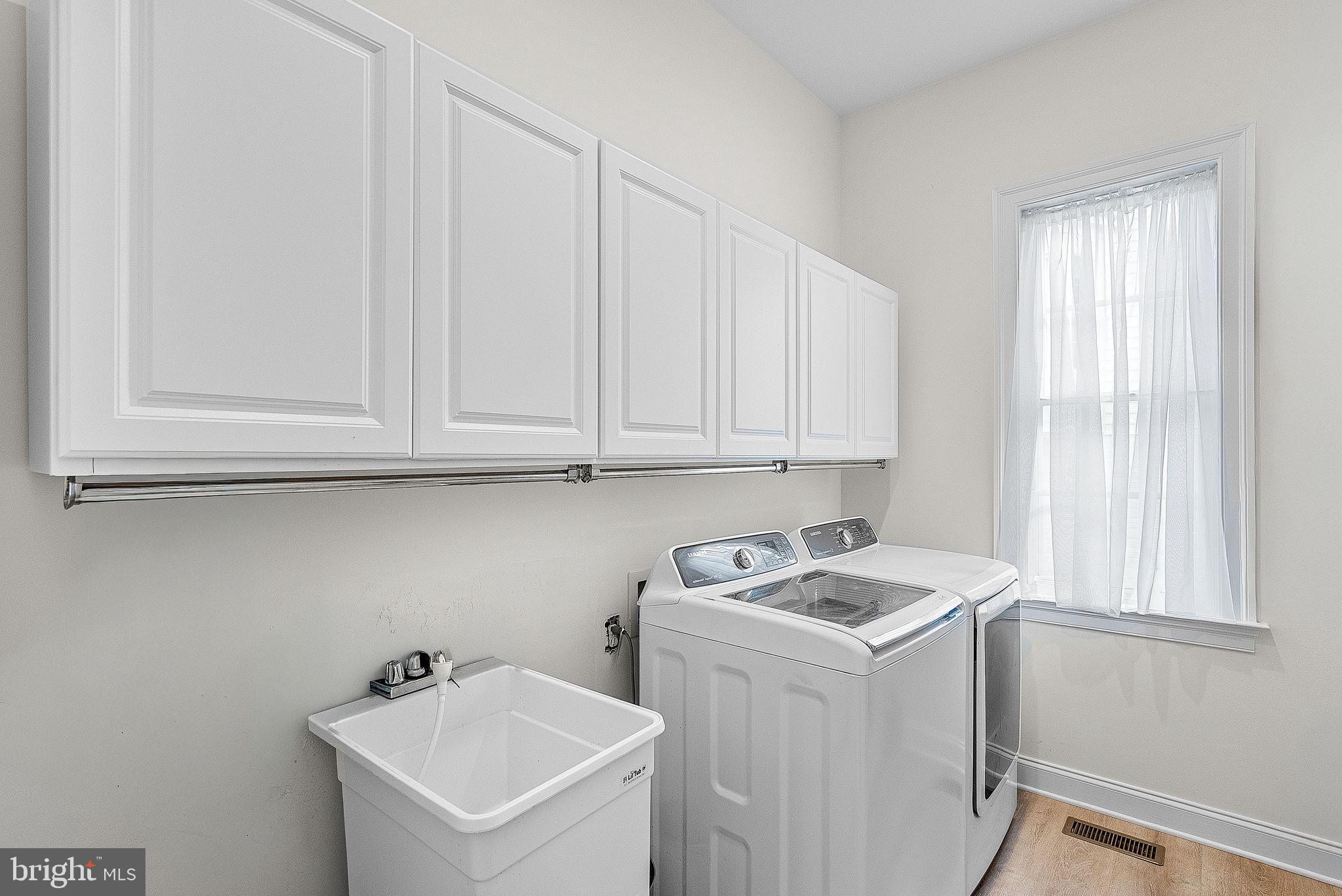 LANSDOWNE ON THE POTOMAC - Residential