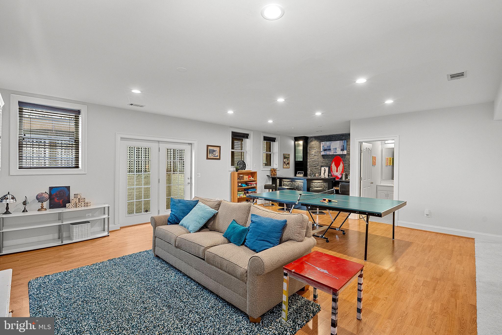 LANSDOWNE ON THE POTOMAC - Residential