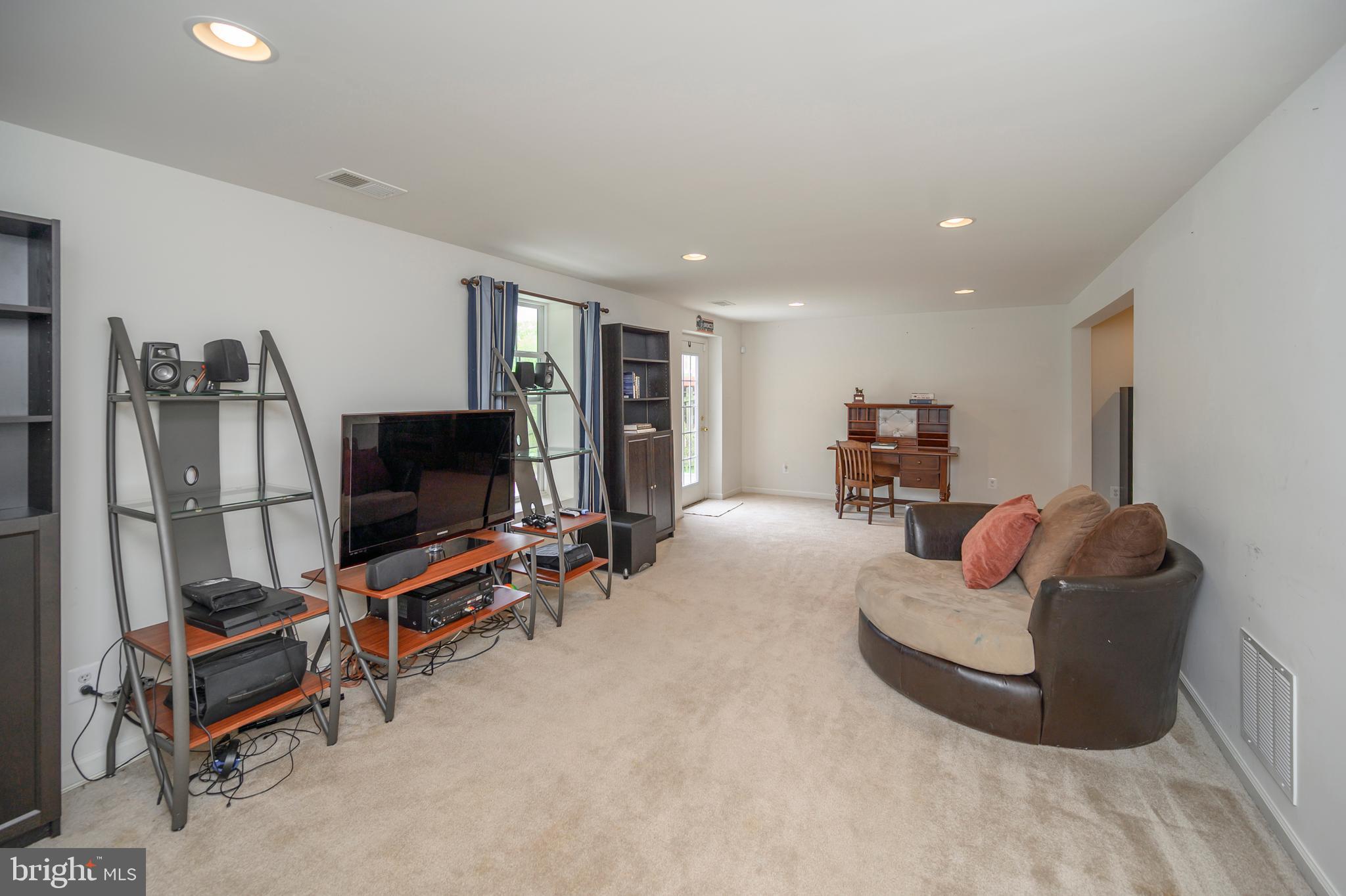 CARRIAGE HILL AT FALLS - Residential