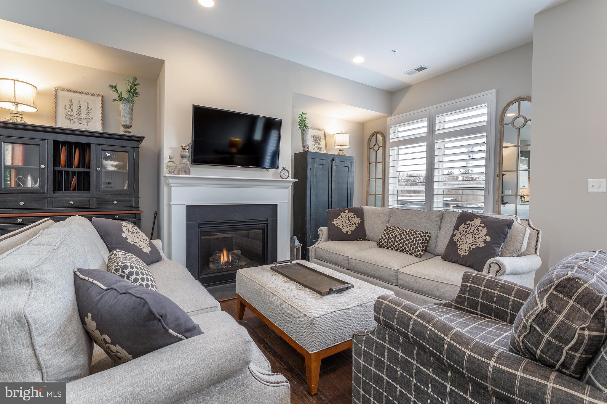 CRESCENT PLACE - Residential