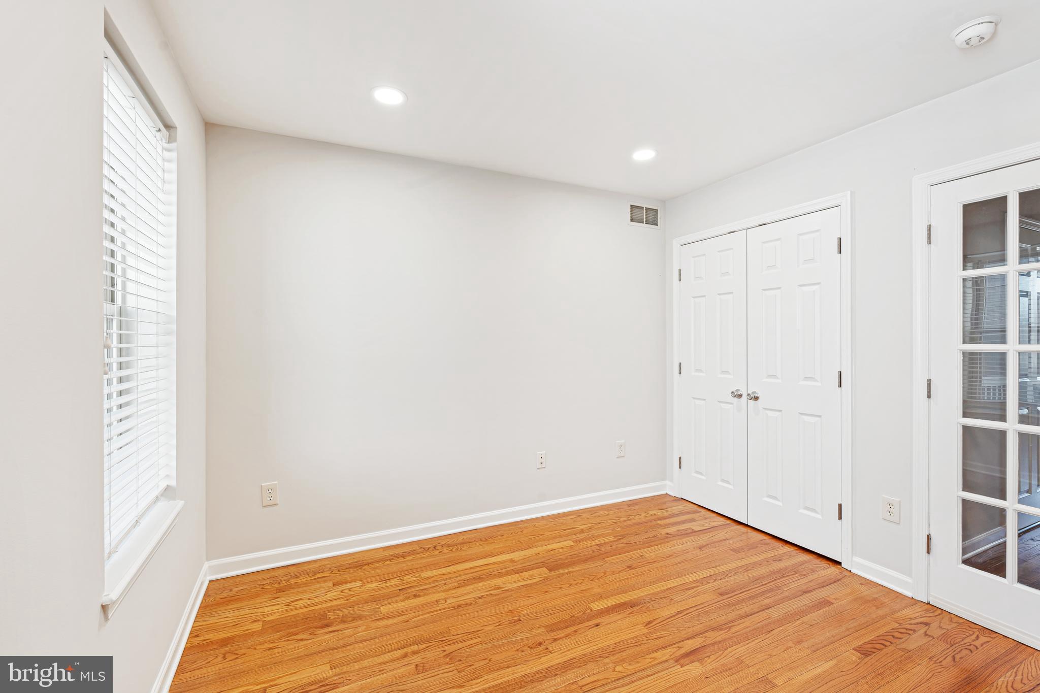 LOCUST POINT - Residential