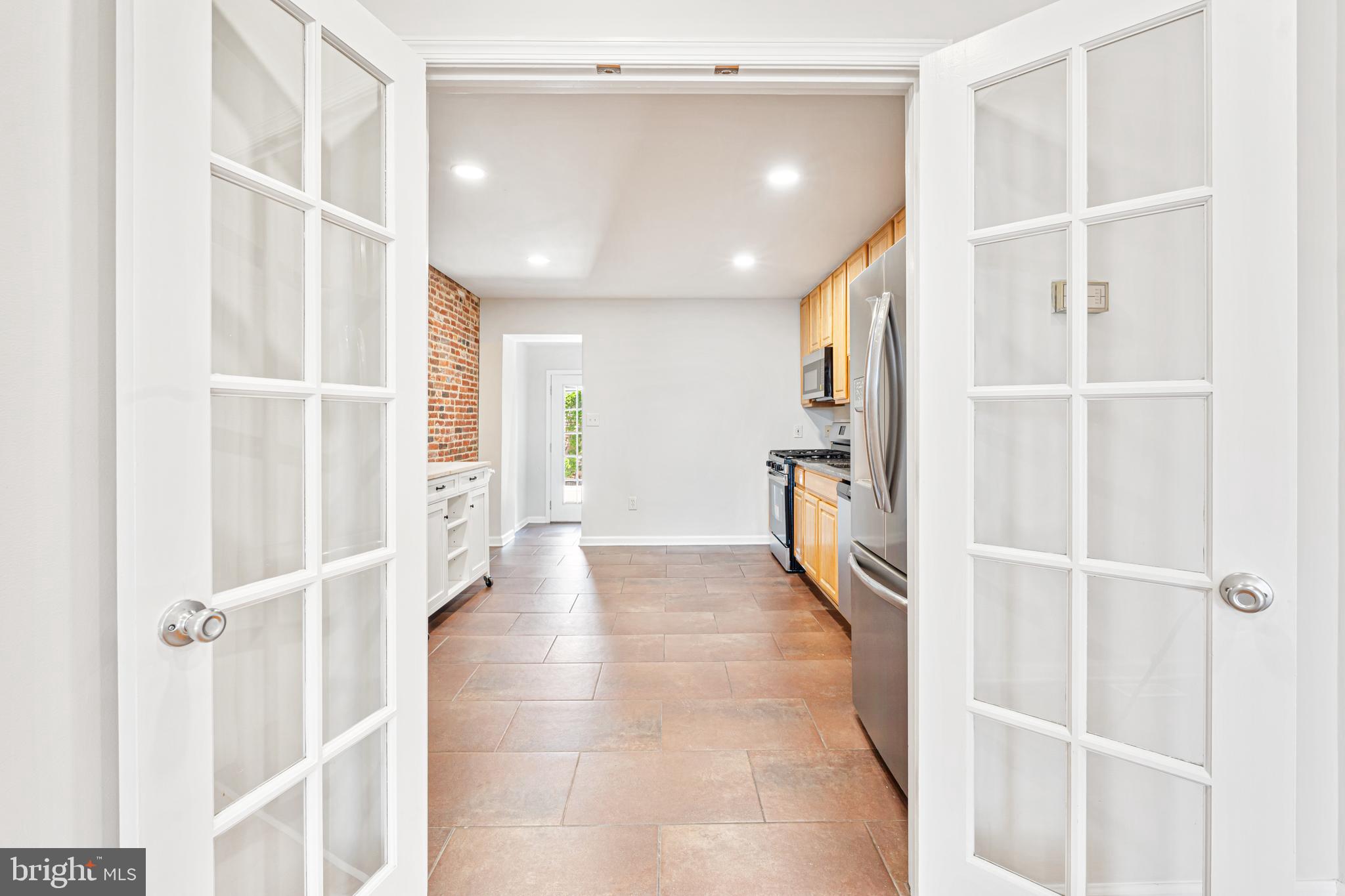 LOCUST POINT - Residential