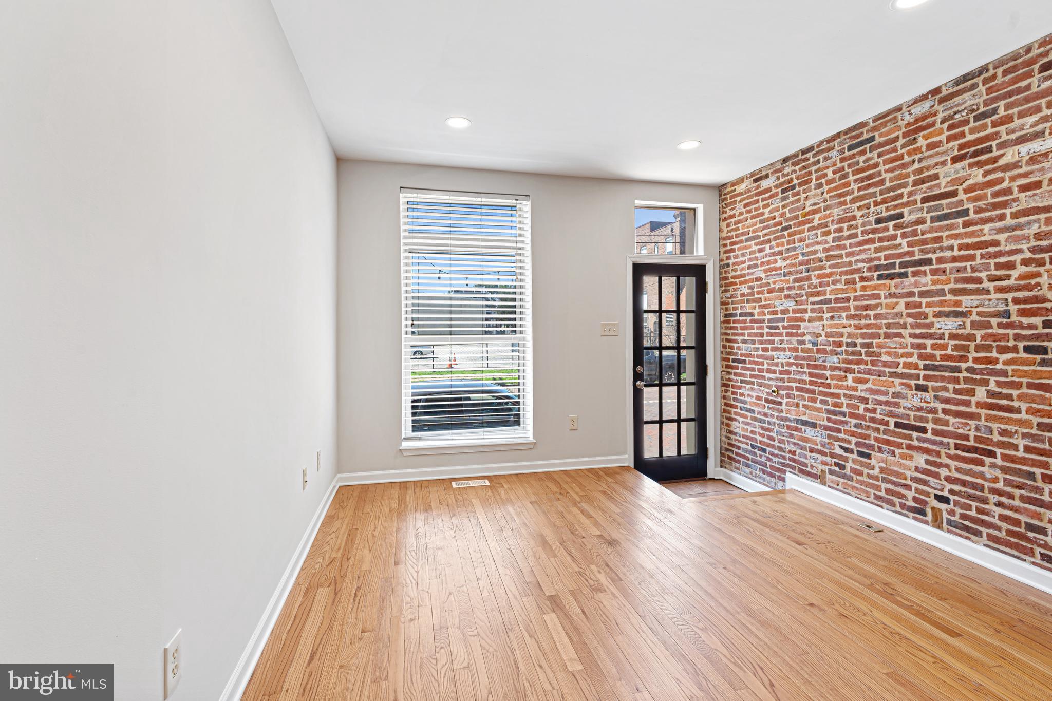 LOCUST POINT - Residential