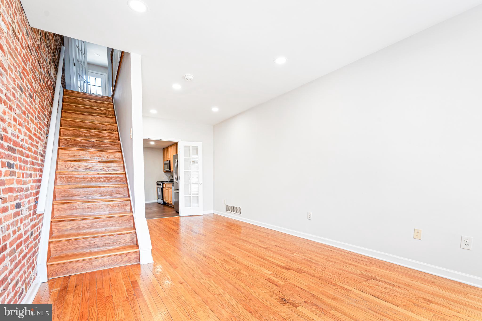 LOCUST POINT - Residential