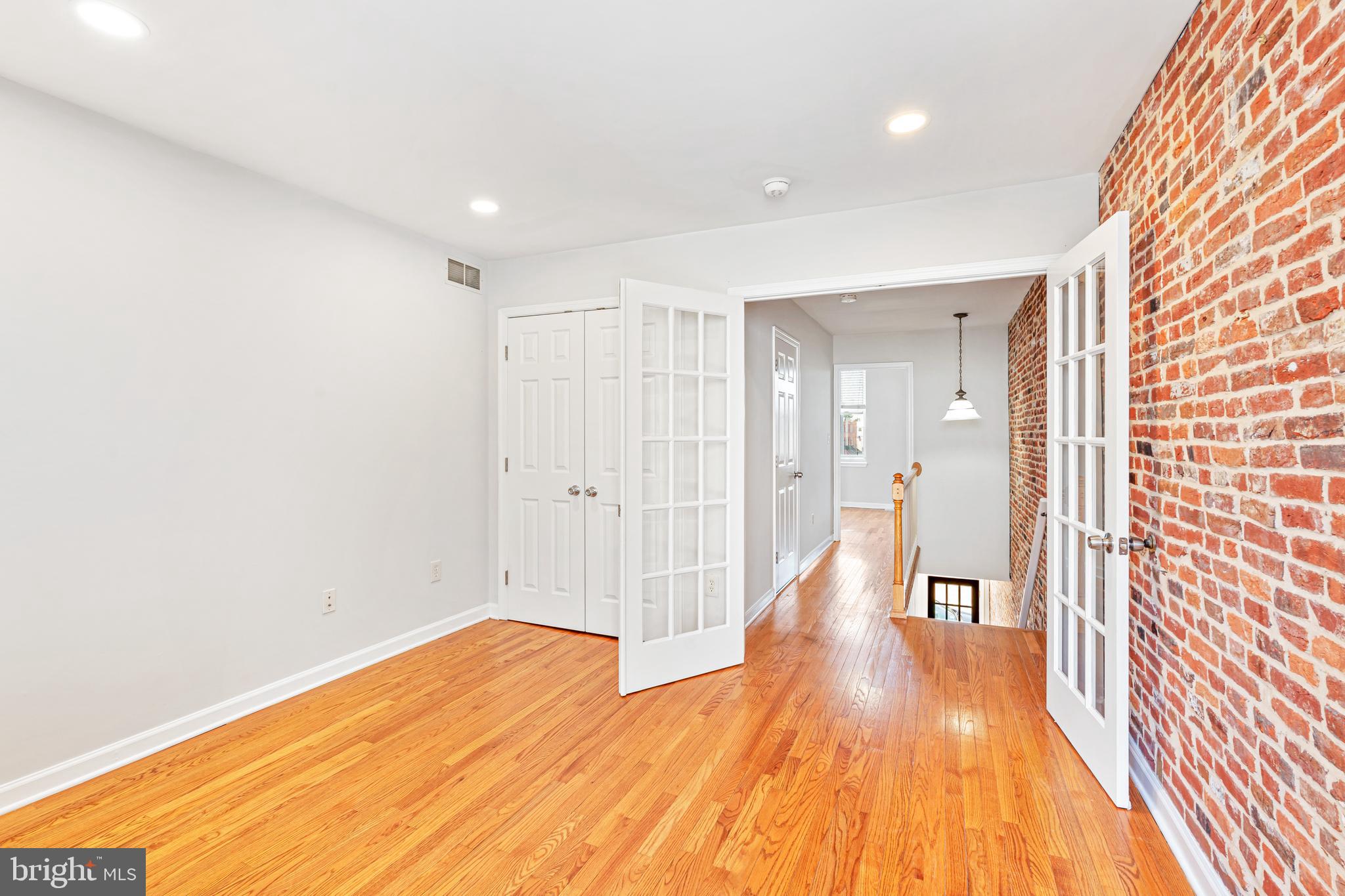 LOCUST POINT - Residential