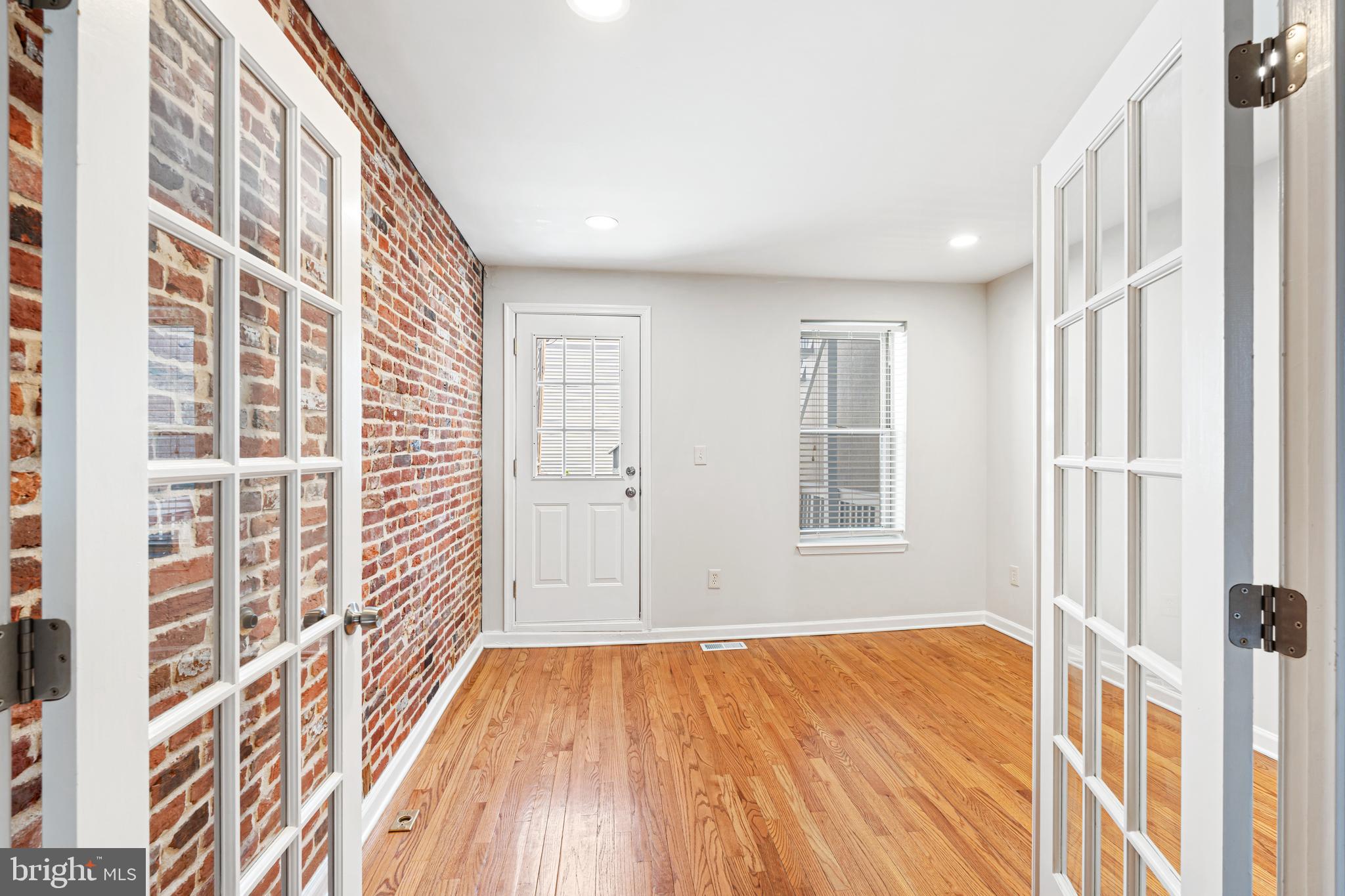 LOCUST POINT - Residential