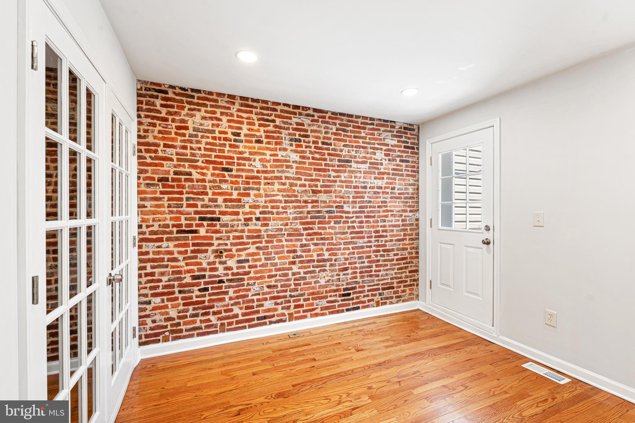 LOCUST POINT - Residential