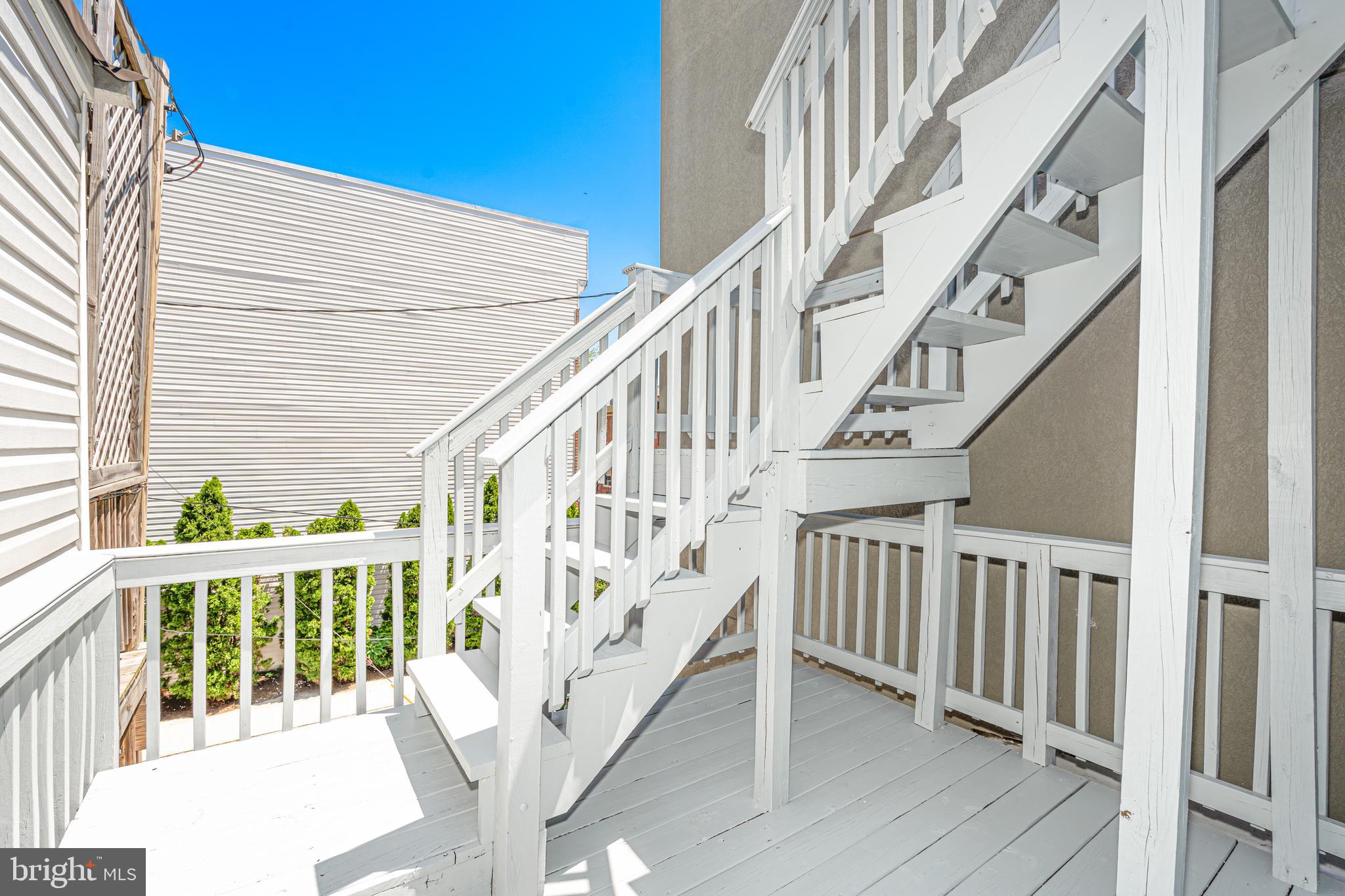 LOCUST POINT - Residential