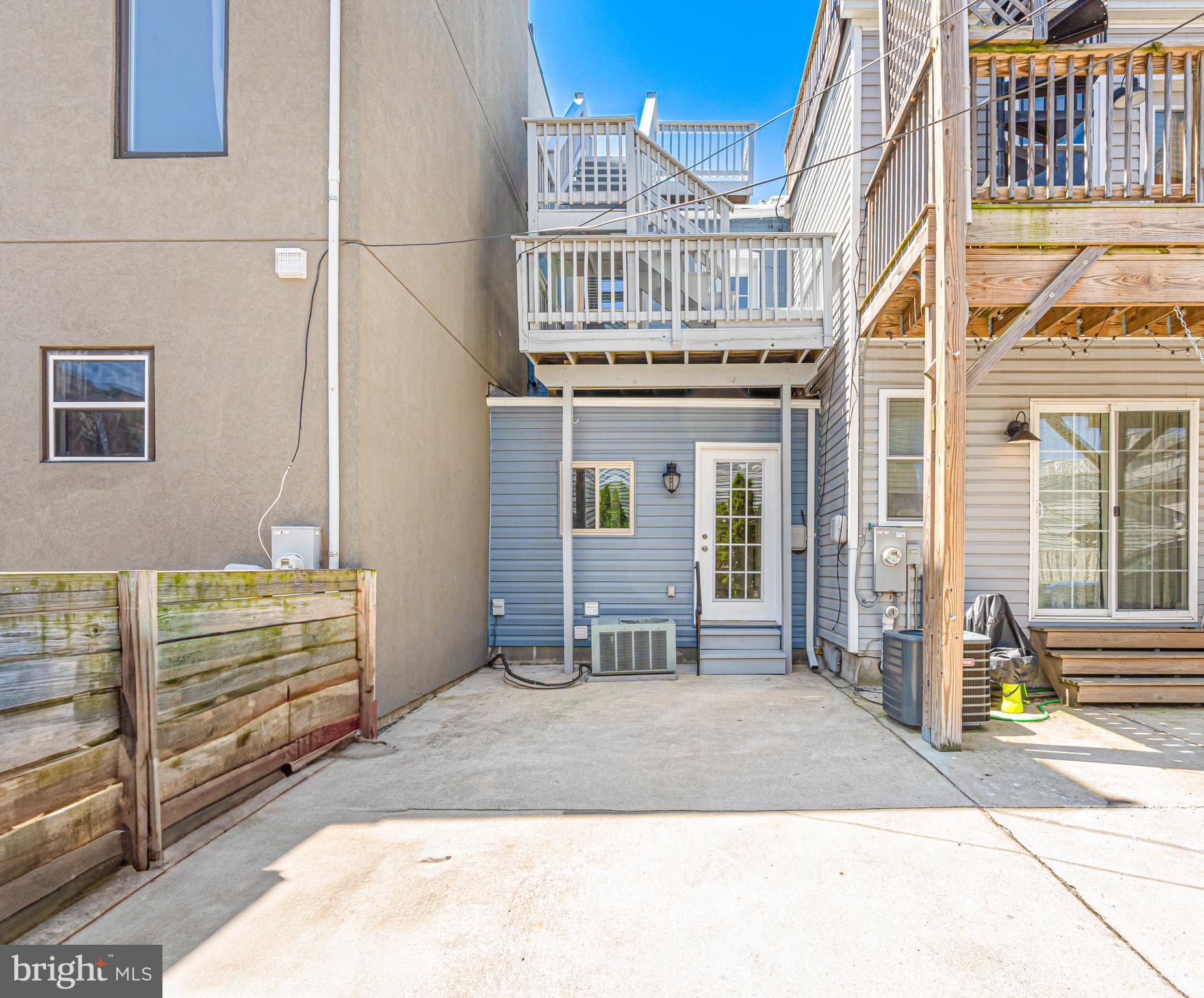 LOCUST POINT - Residential