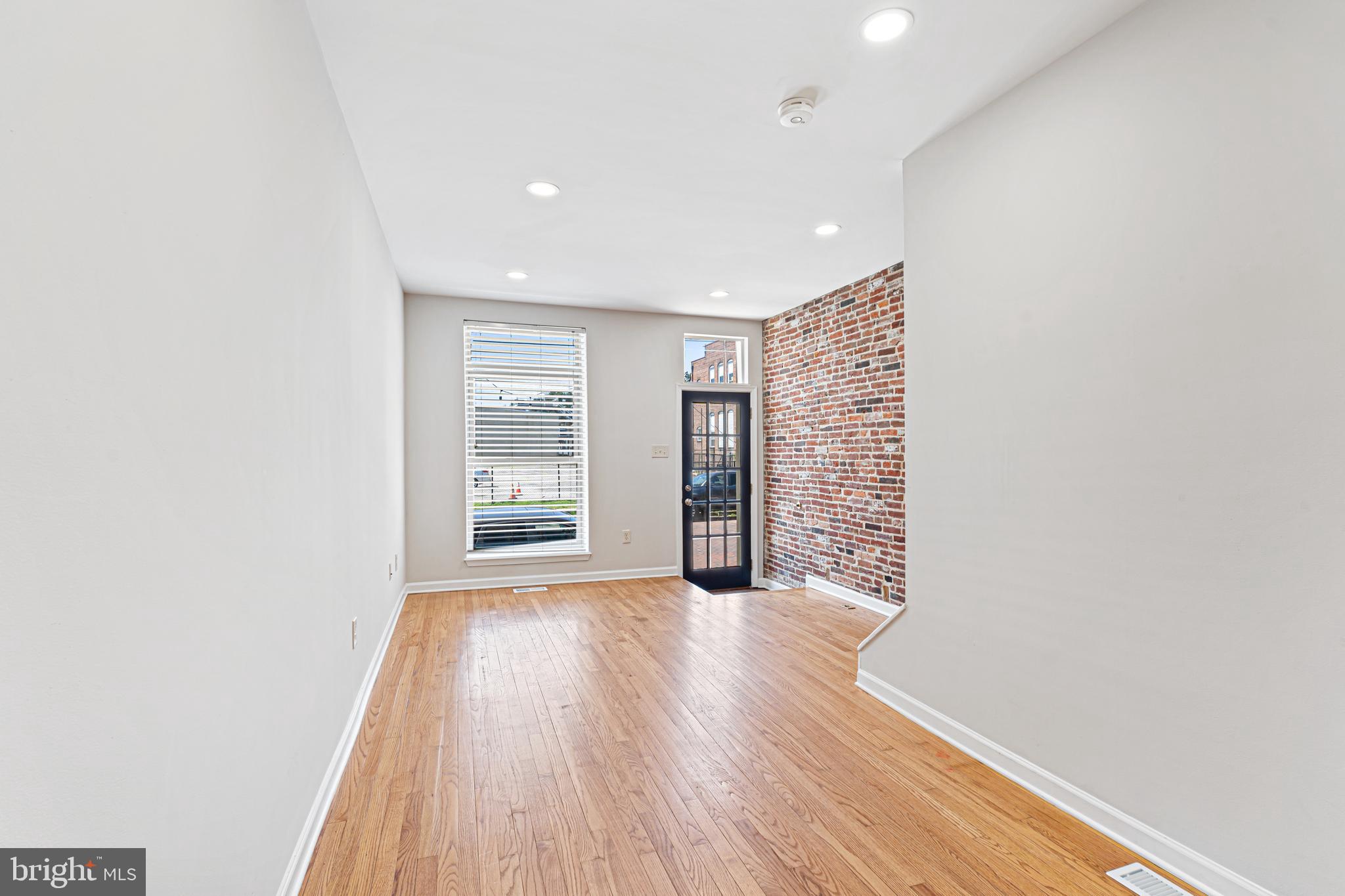 LOCUST POINT - Residential