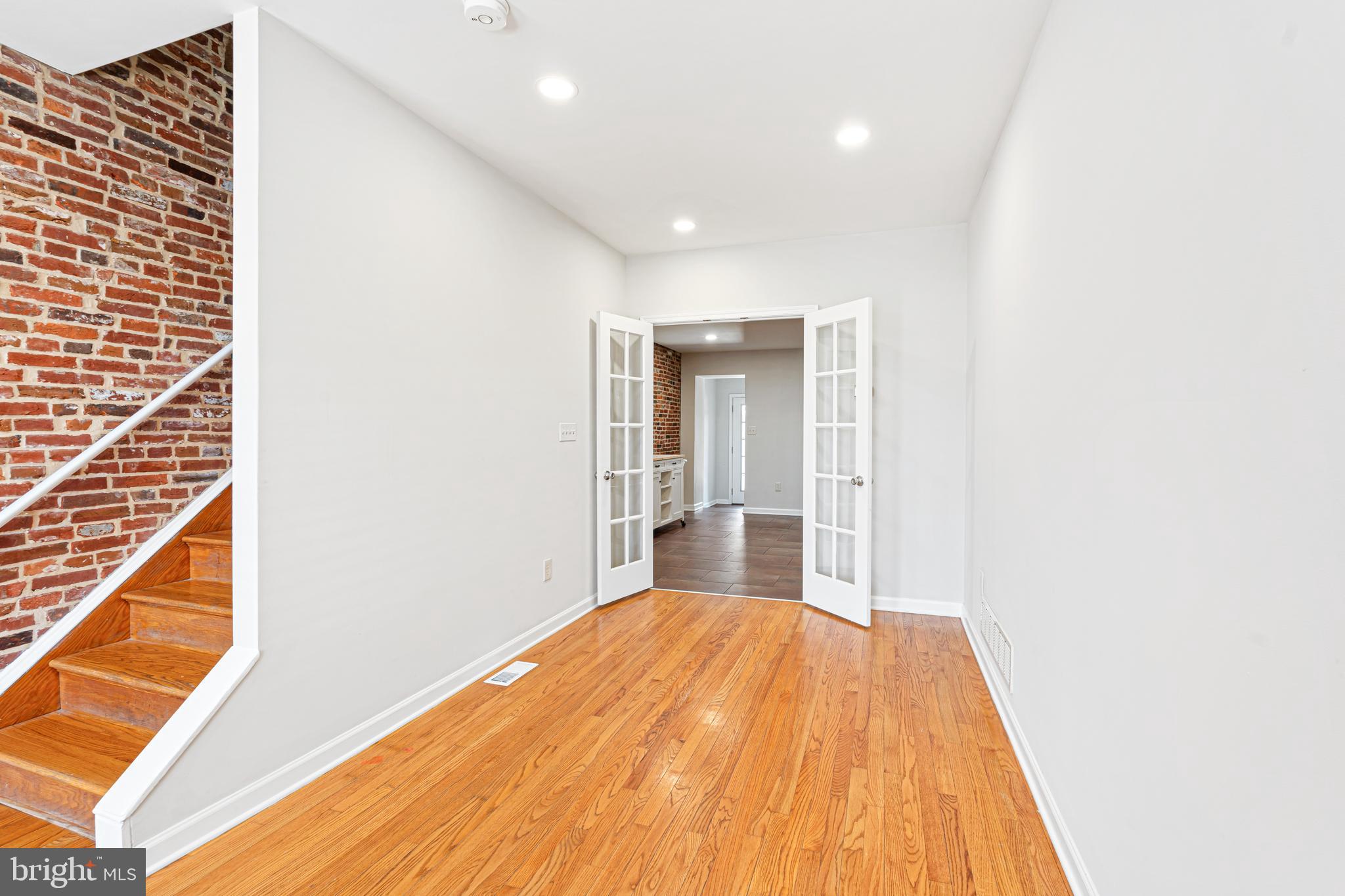 LOCUST POINT - Residential