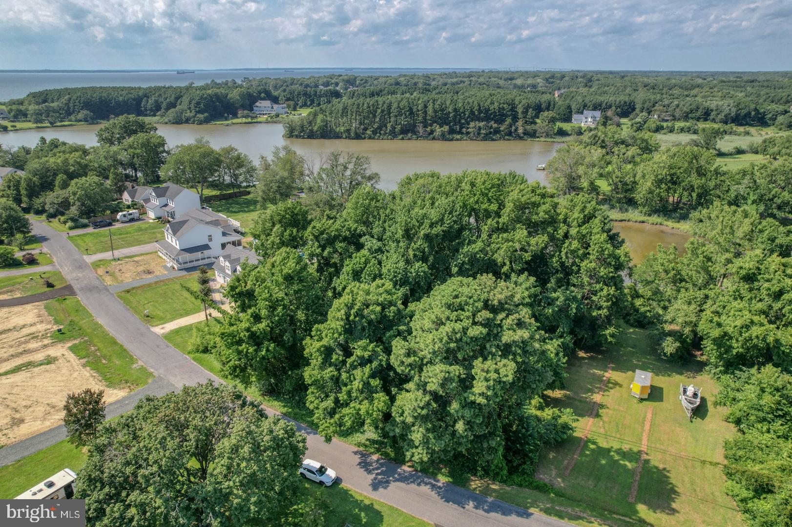 114 N LAKE DRIVE
