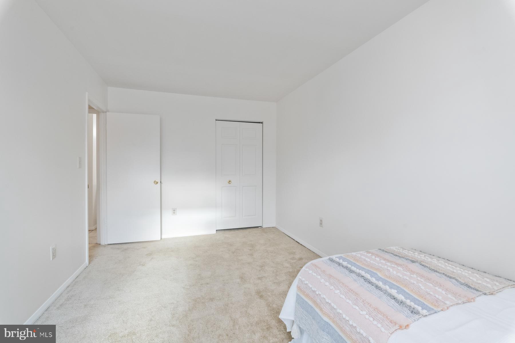 SEVEN COURTS - Residential