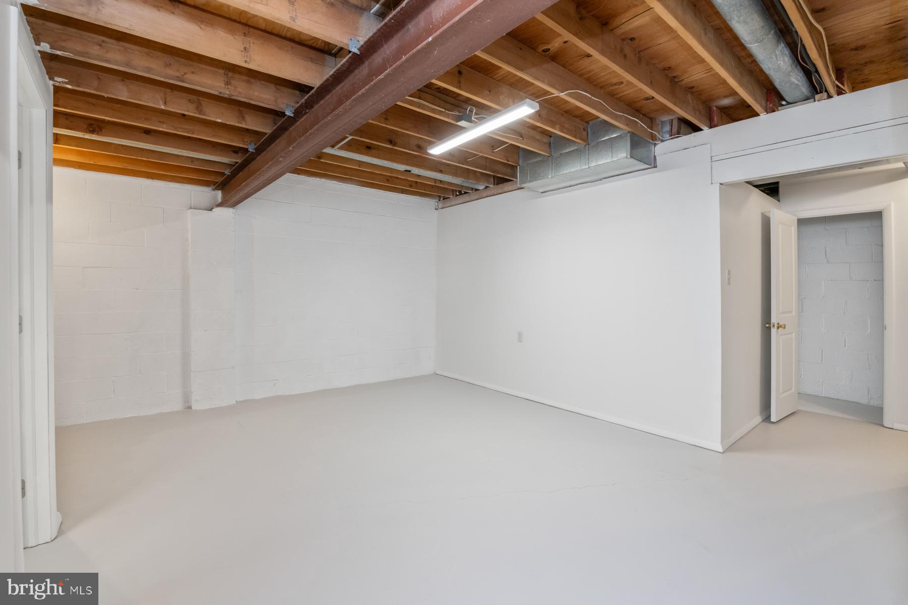 SEVEN COURTS - Residential