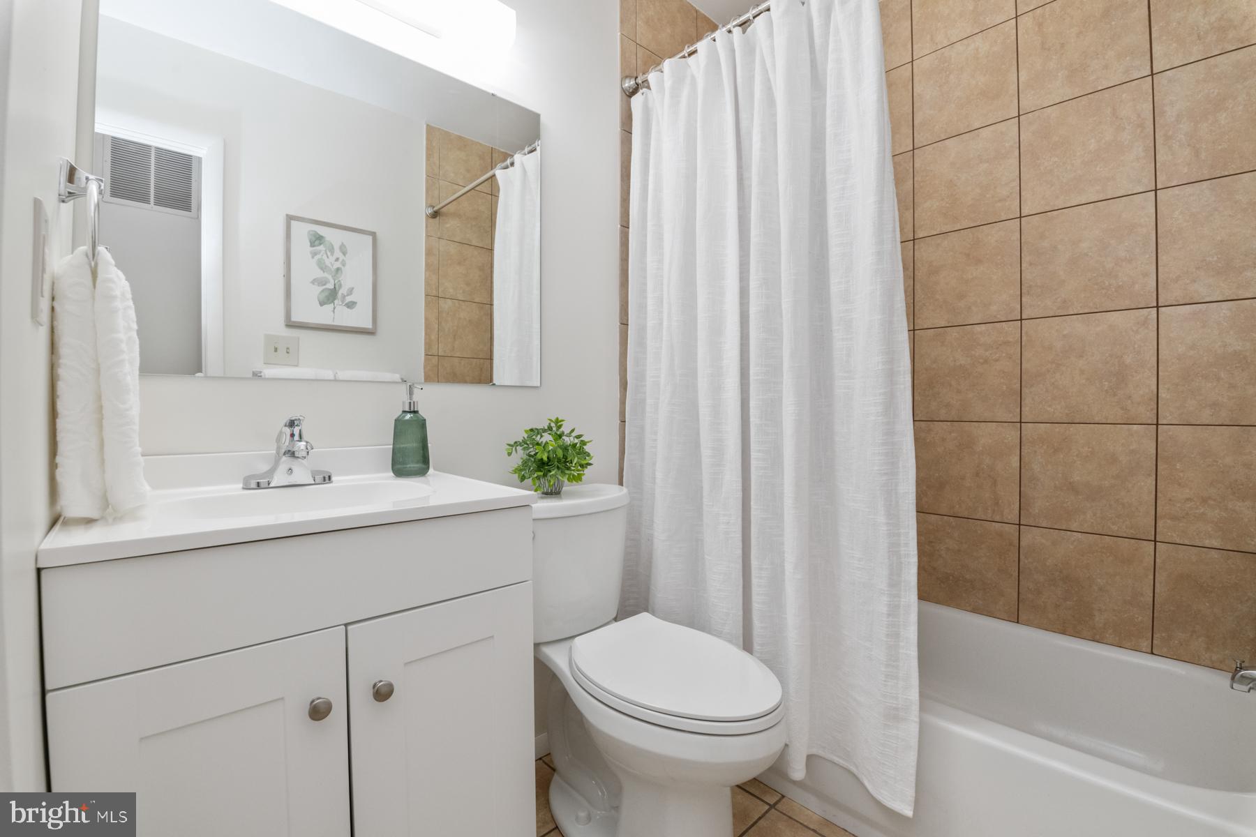 SEVEN COURTS - Residential