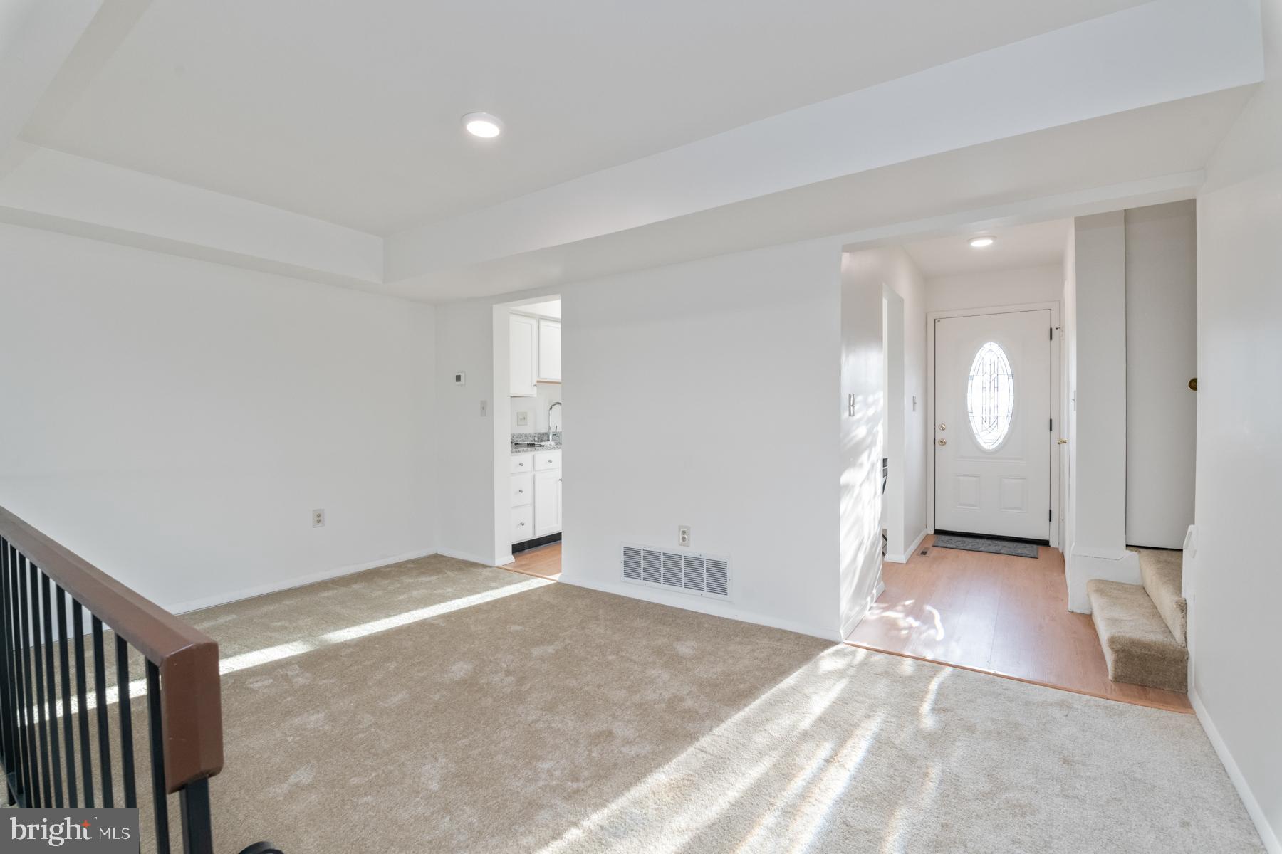 SEVEN COURTS - Residential