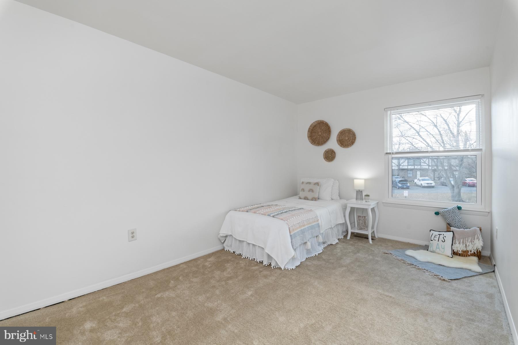 SEVEN COURTS - Residential