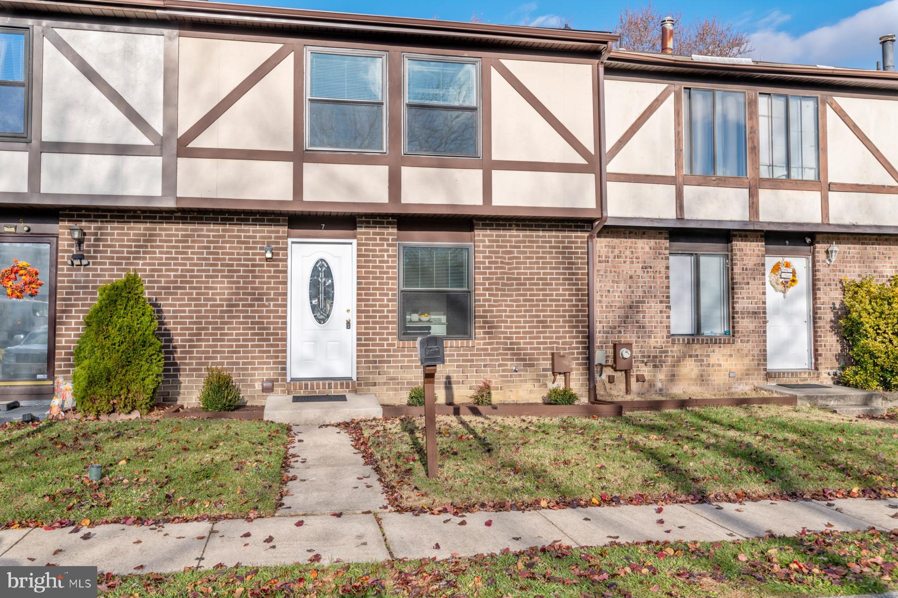 SEVEN COURTS - Residential