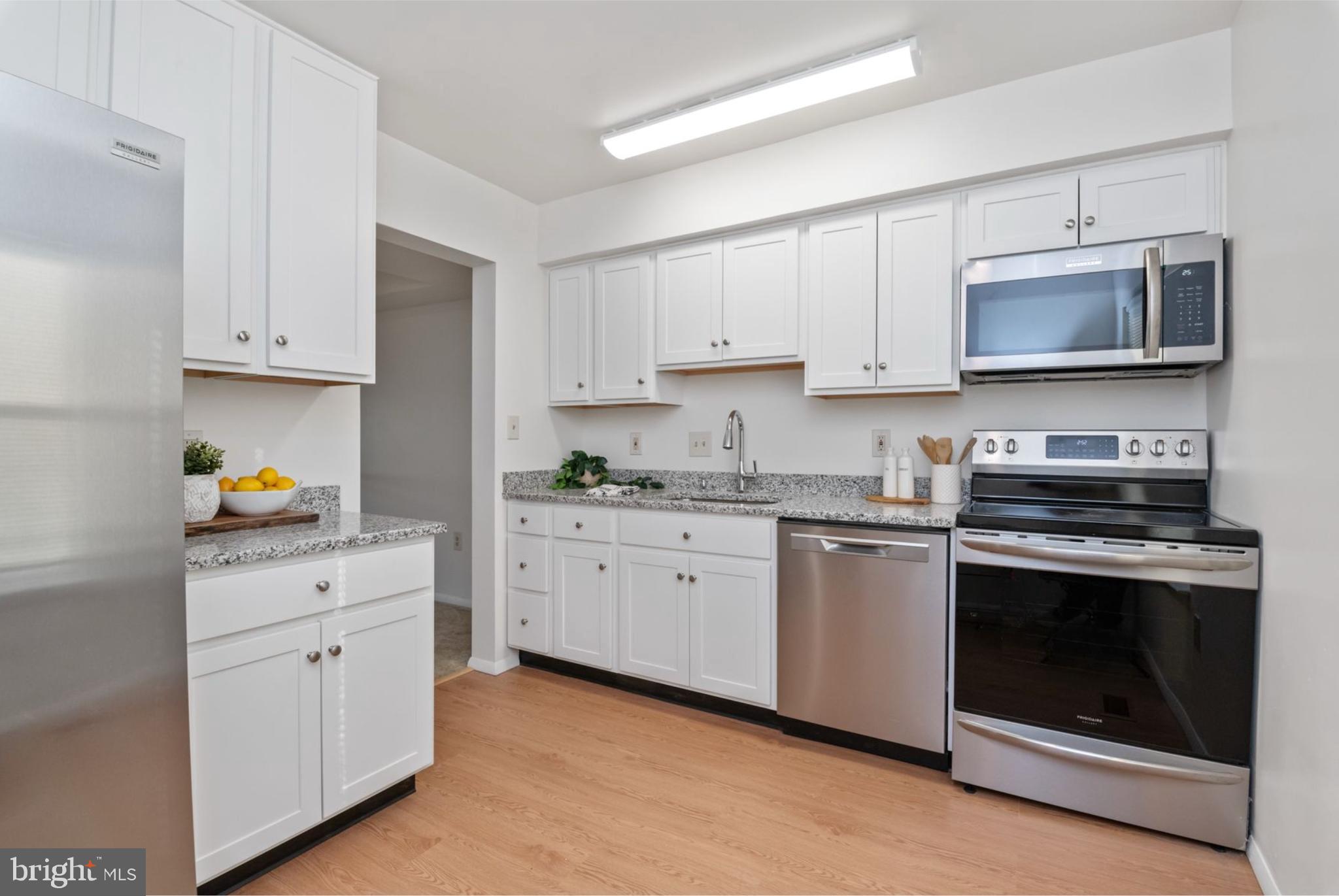 SEVEN COURTS - Residential