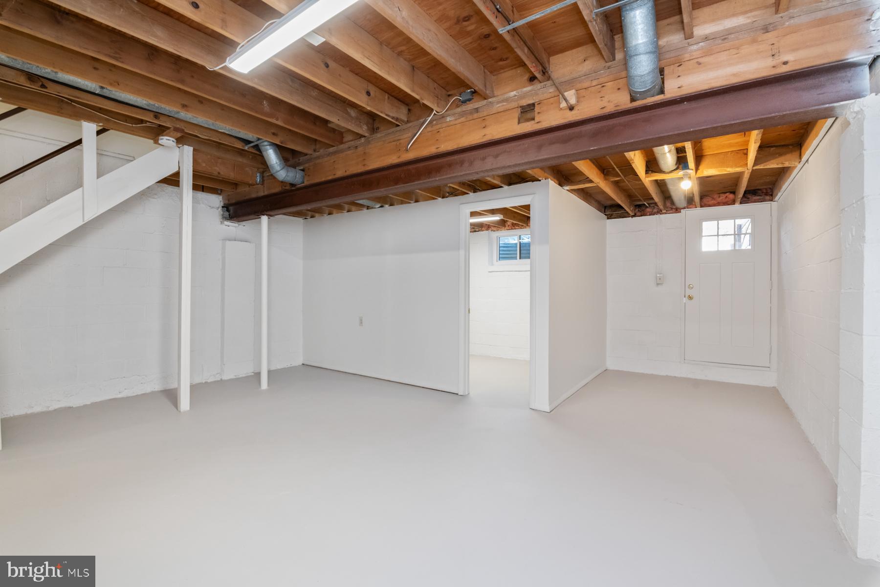 SEVEN COURTS - Residential