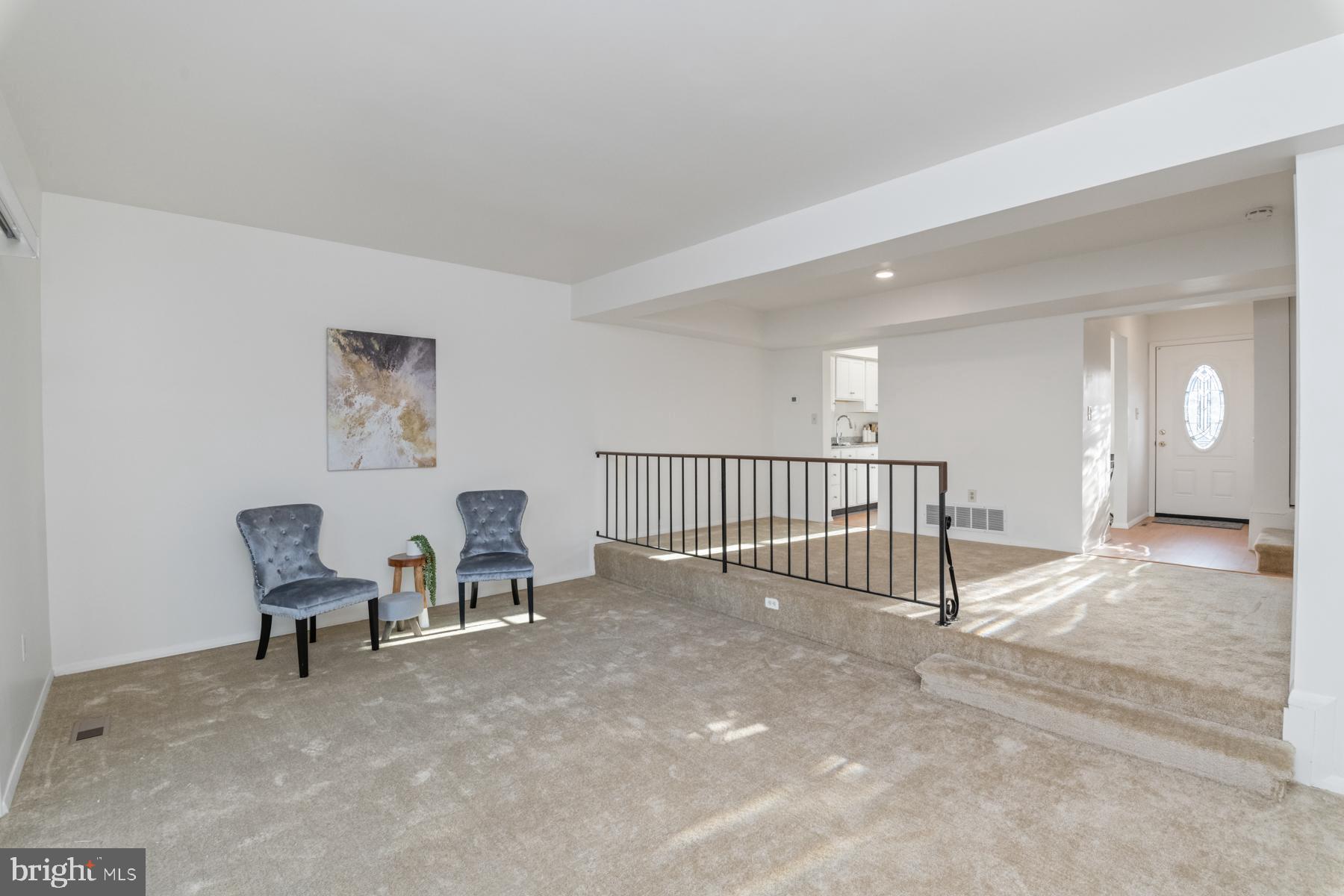 SEVEN COURTS - Residential