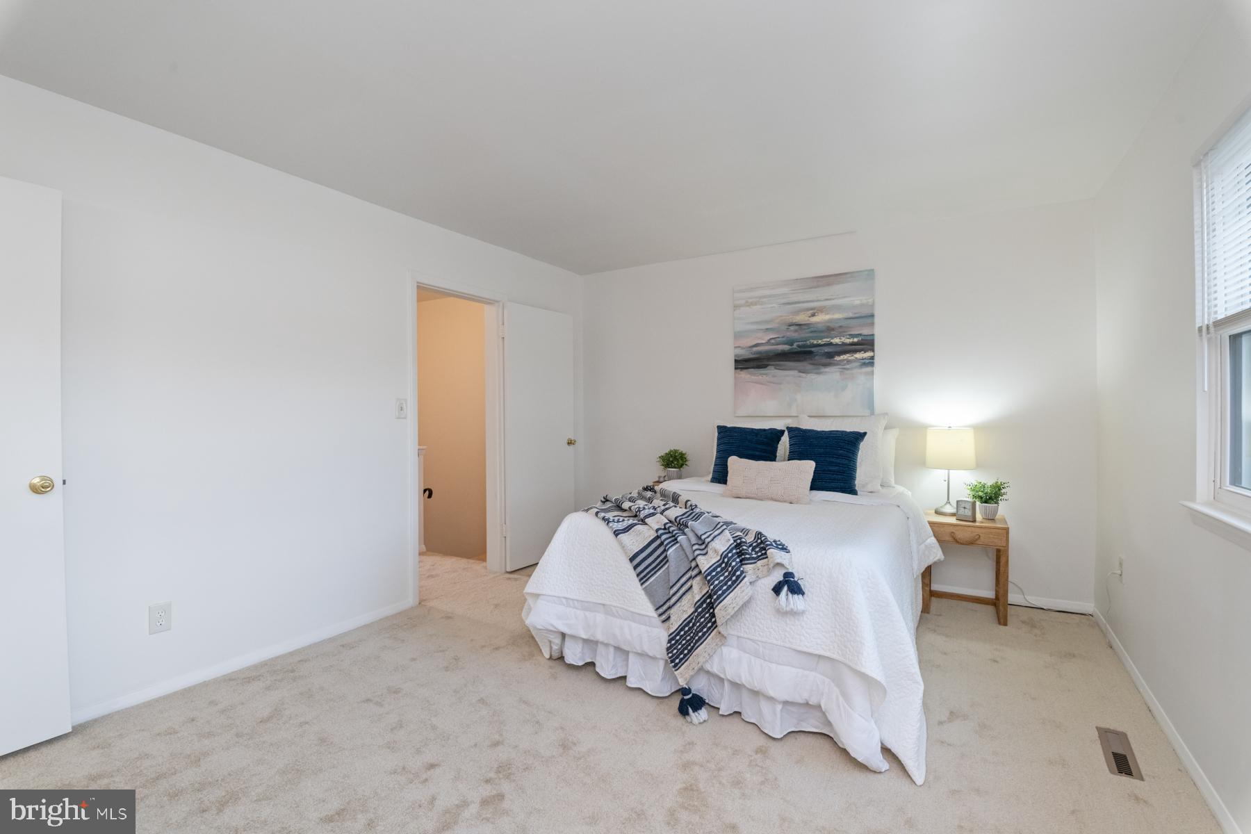 SEVEN COURTS - Residential