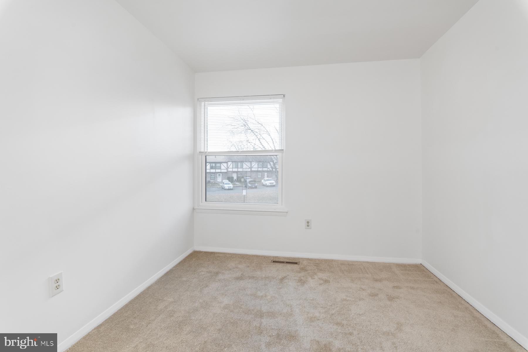 SEVEN COURTS - Residential