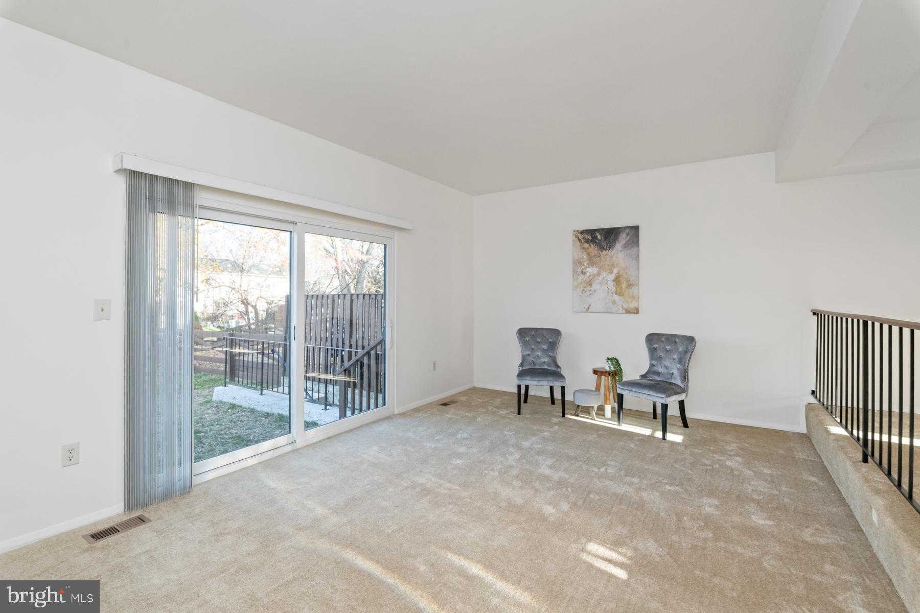 SEVEN COURTS - Residential