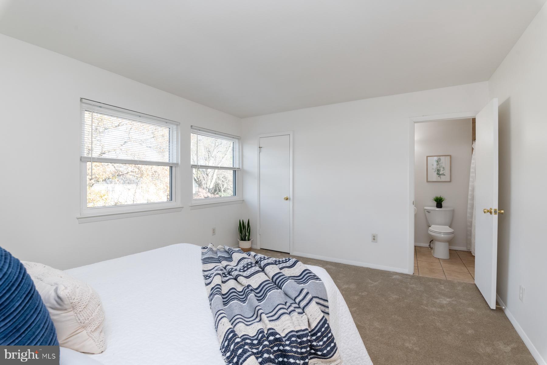 SEVEN COURTS - Residential