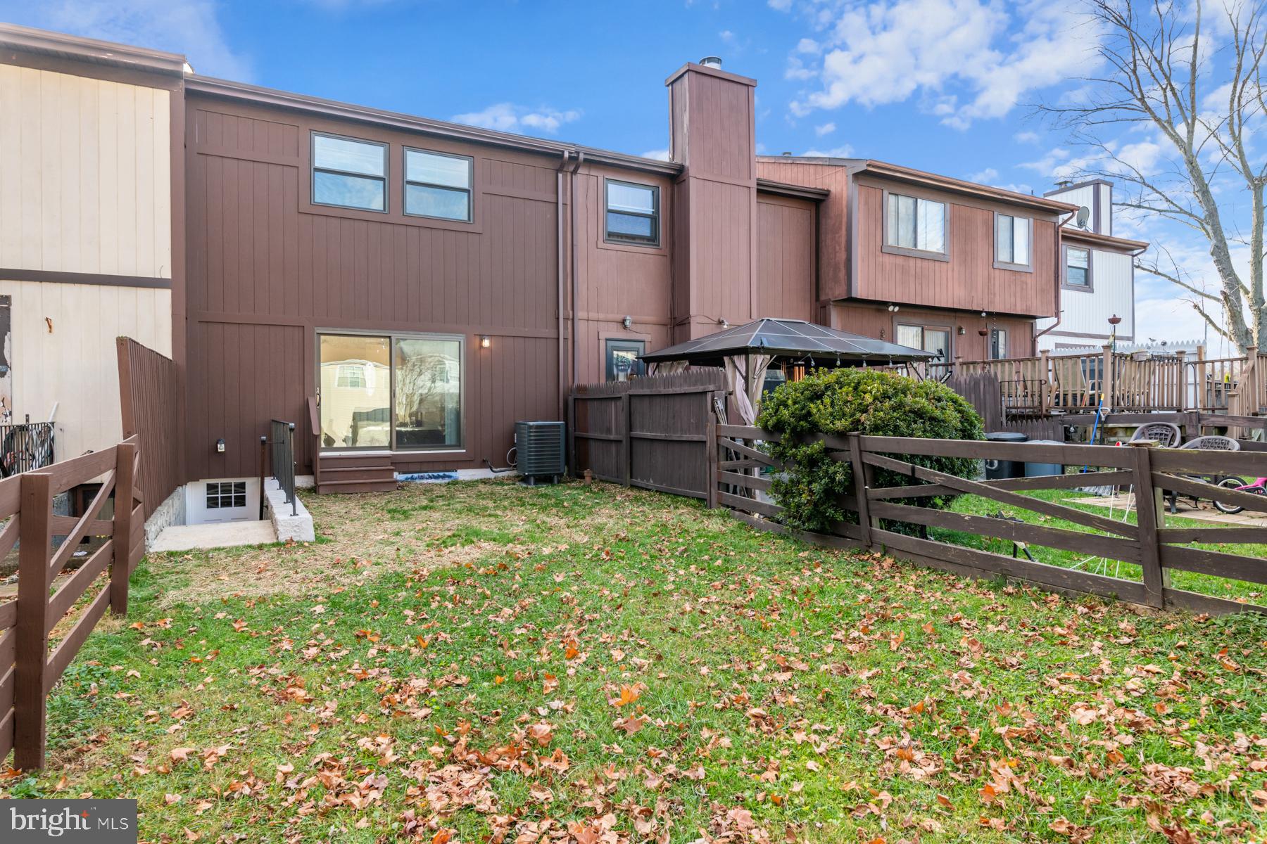 SEVEN COURTS - Residential