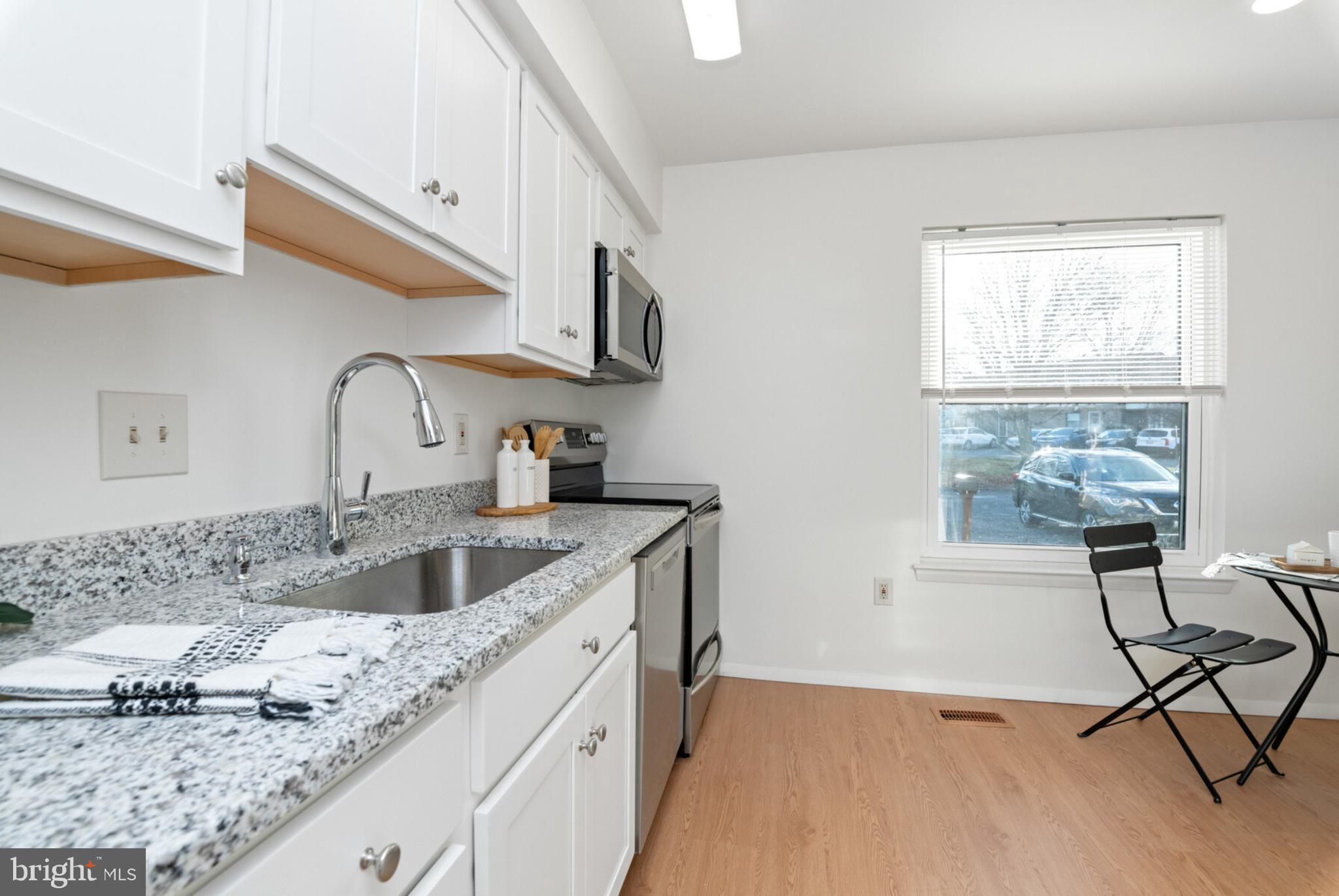 SEVEN COURTS - Residential