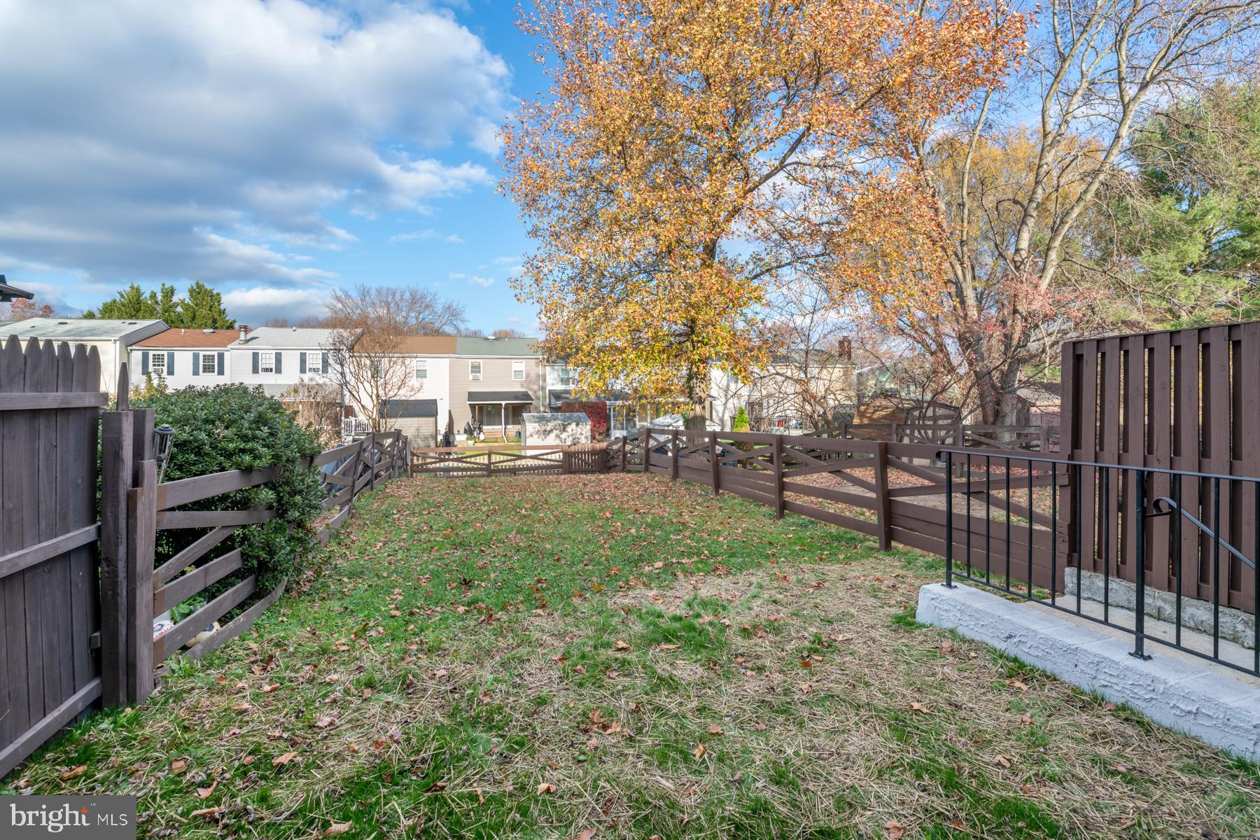 SEVEN COURTS - Residential