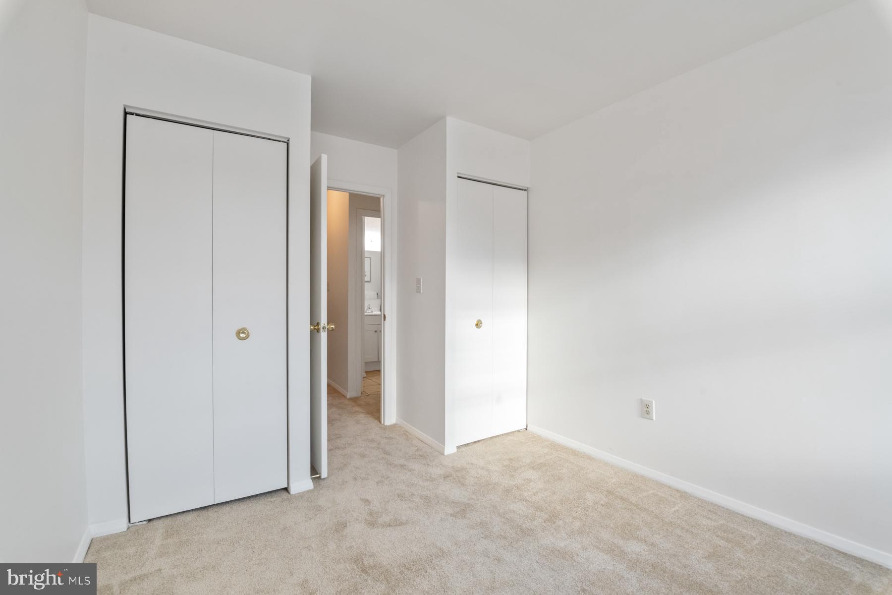 SEVEN COURTS - Residential