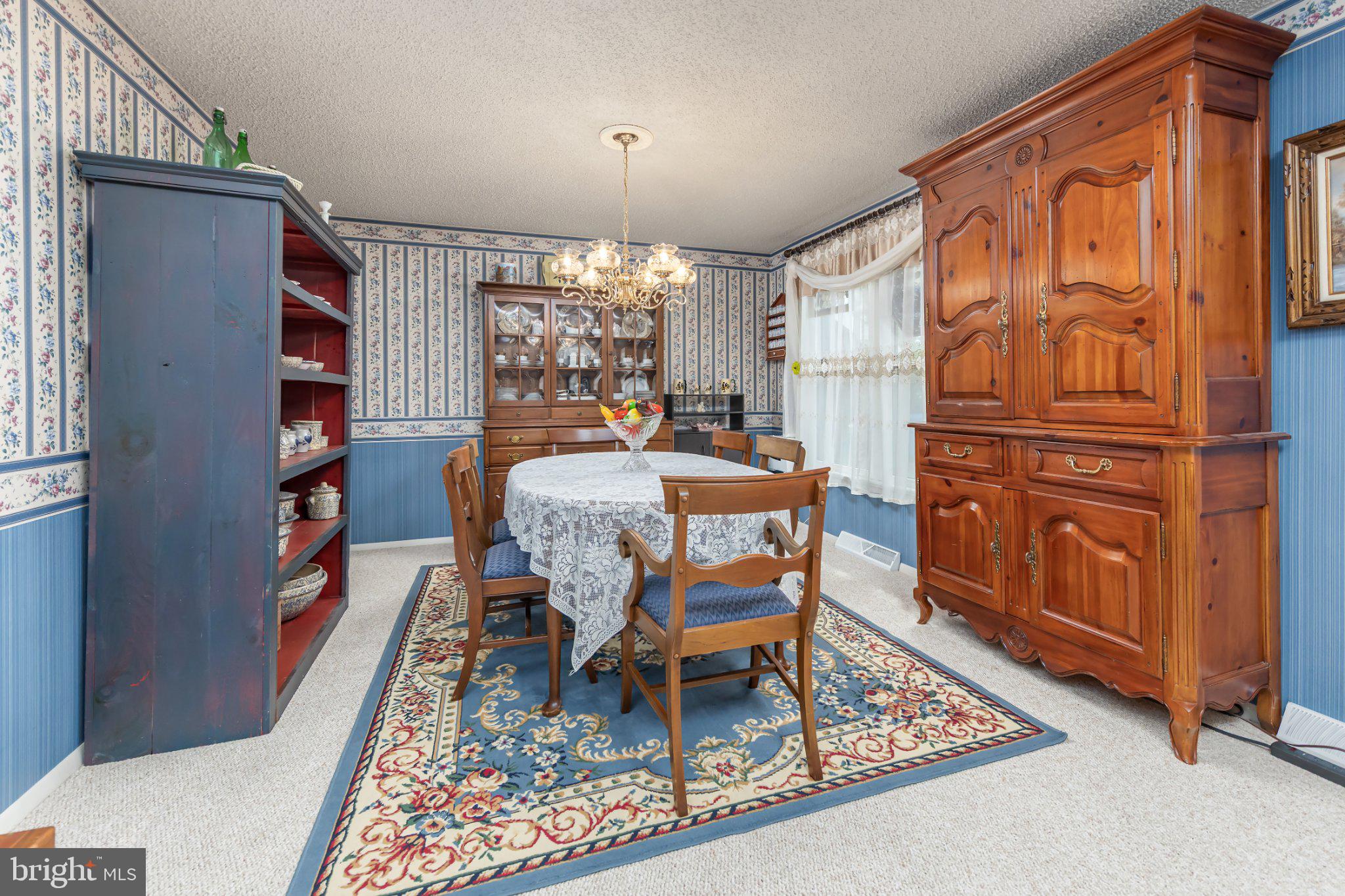12 N LAKESIDE DRIVE W