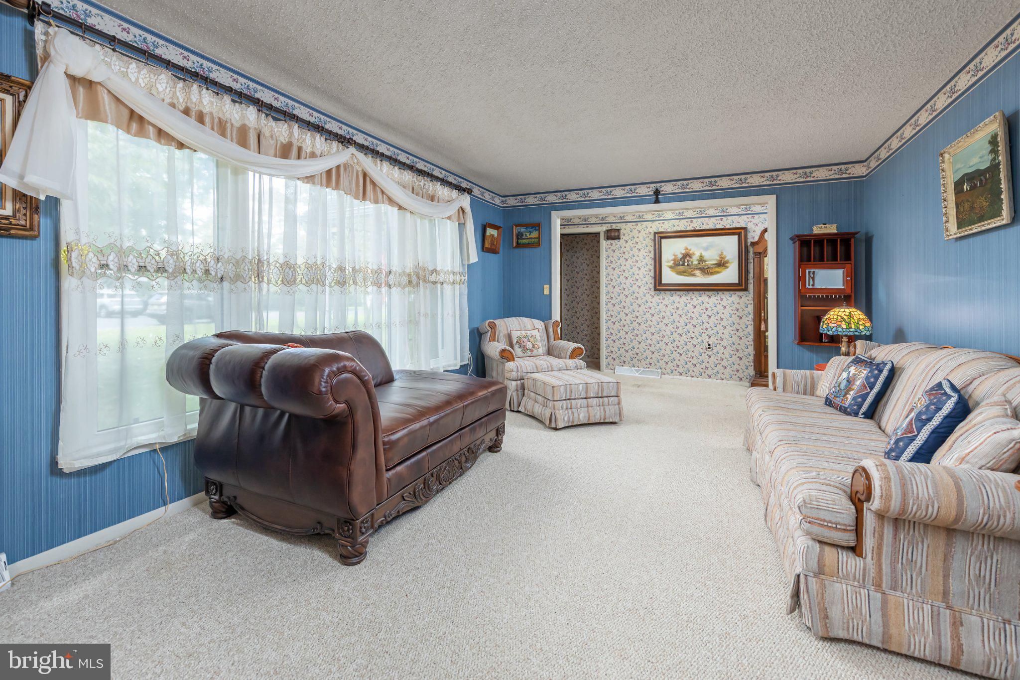 12 N LAKESIDE DRIVE W