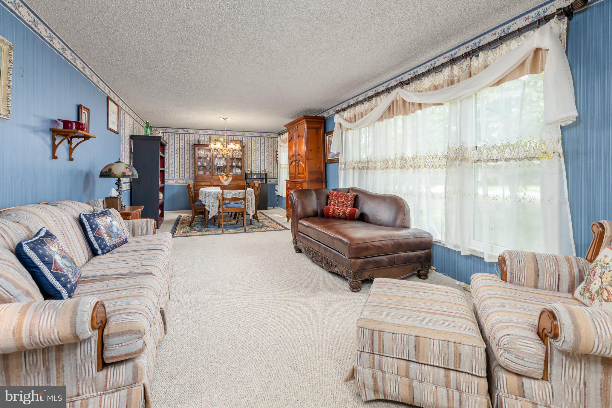 12 N LAKESIDE DRIVE W
