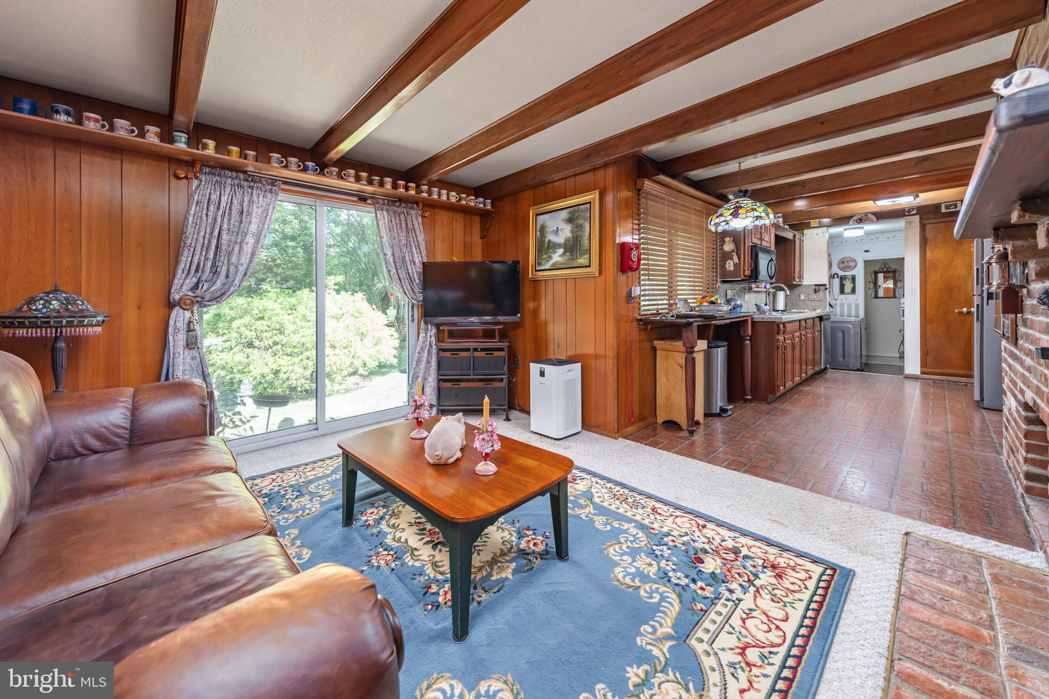 12 N LAKESIDE DRIVE W