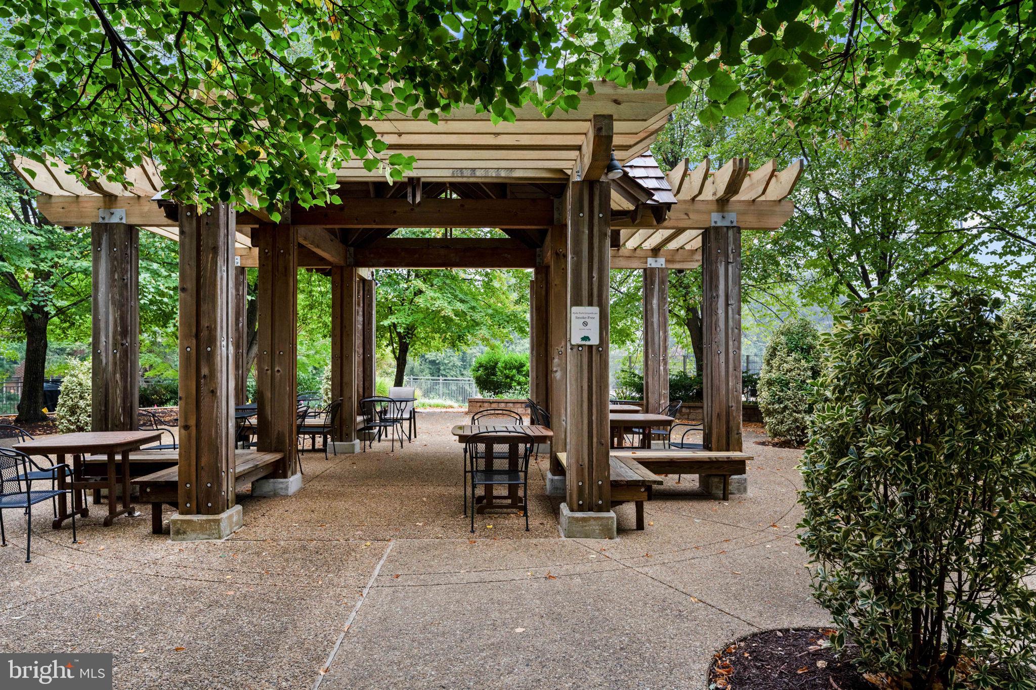 HYDE PARK - Residential