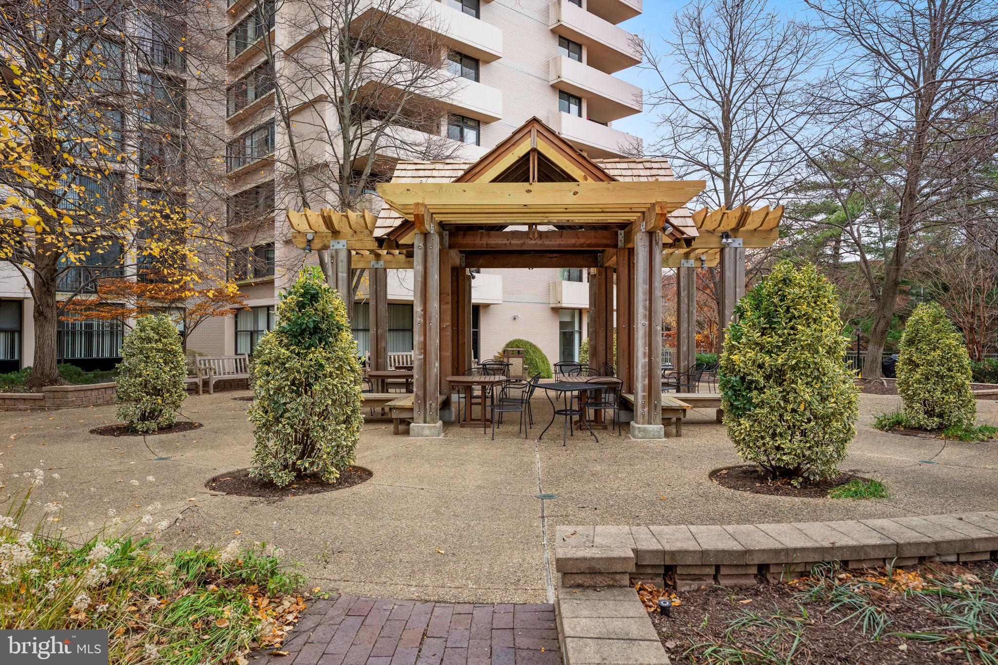 HYDE PARK - Residential