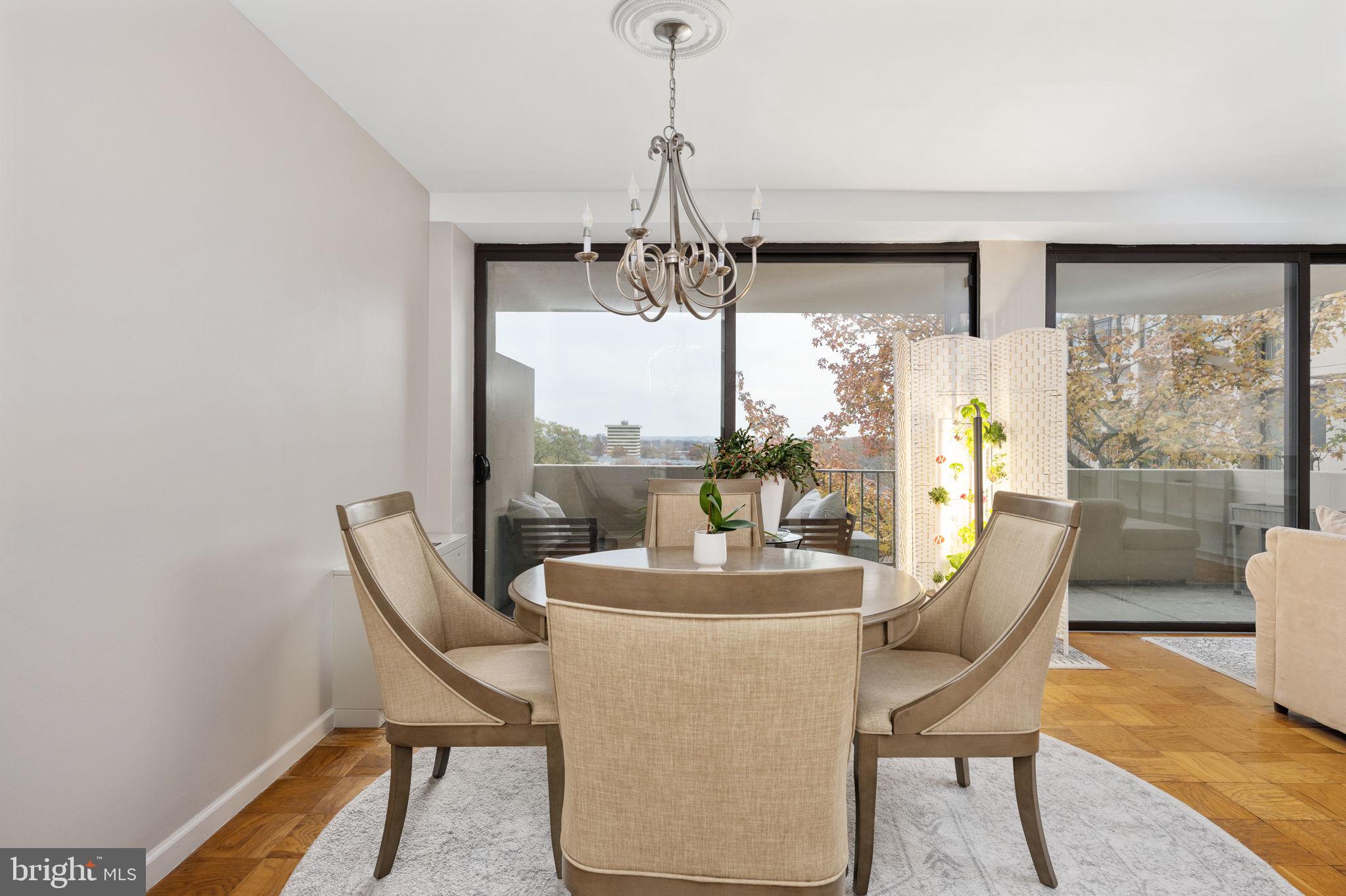 HYDE PARK - Residential