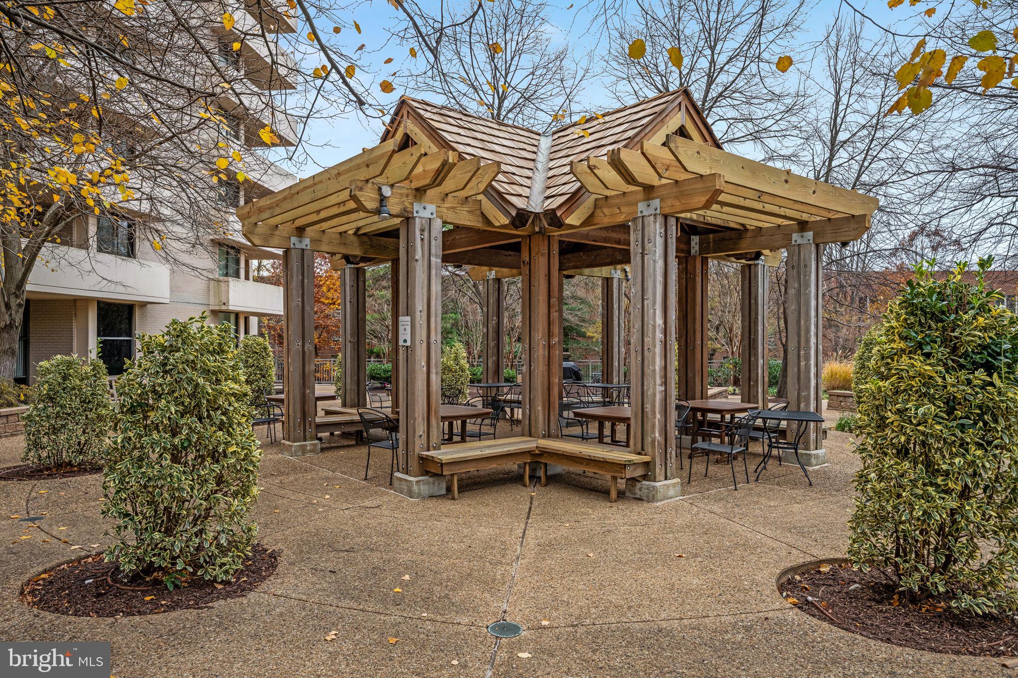 HYDE PARK - Residential