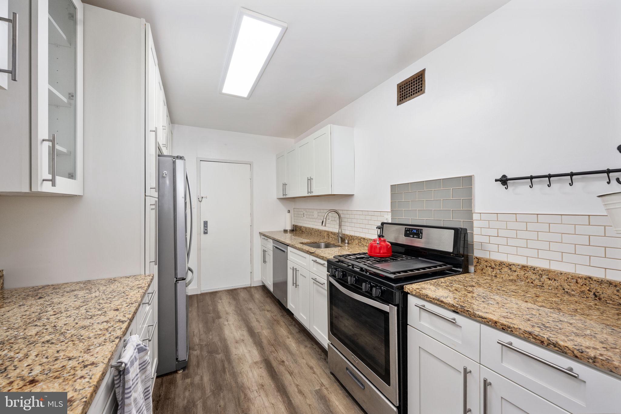 HYDE PARK - Residential