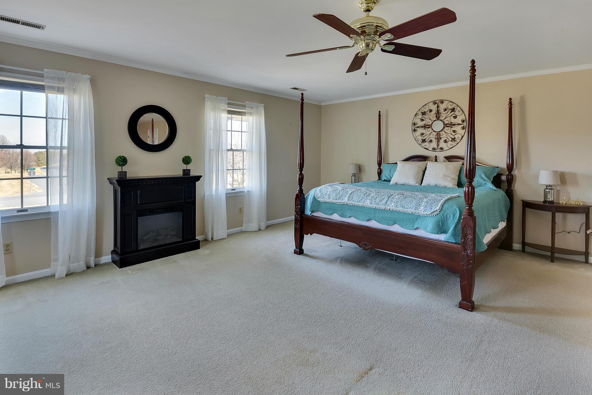 HUNTERS CROSSING - Residential