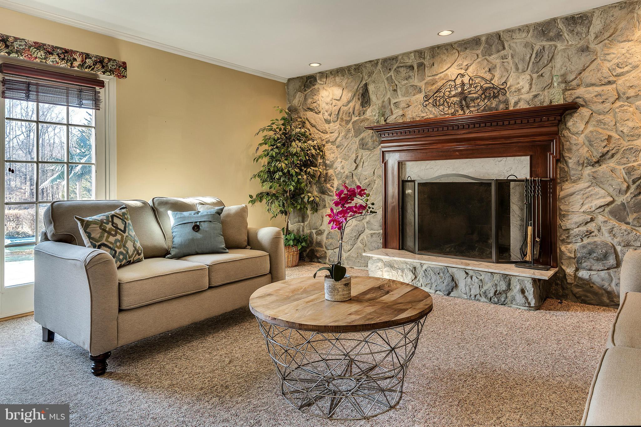 HUNTERS CROSSING - Residential