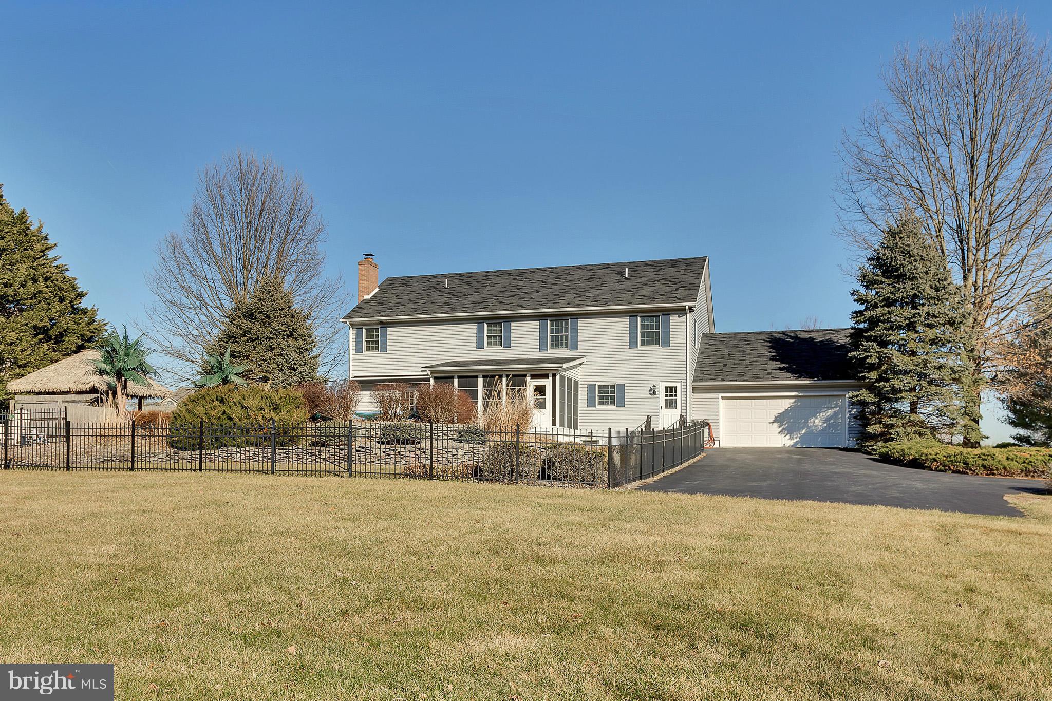 HUNTERS CROSSING - Residential