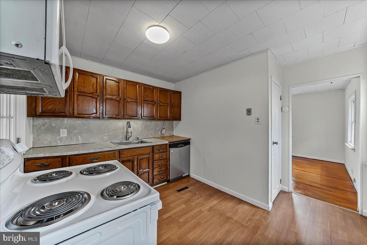 VILLAGE GREEN - Residential