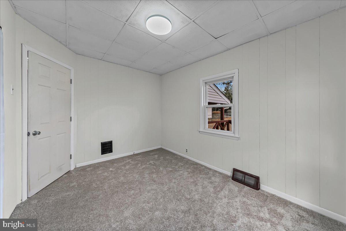 VILLAGE GREEN - Residential