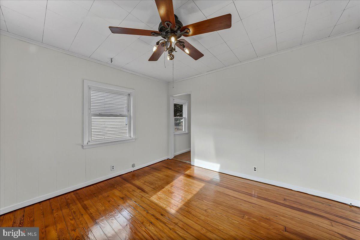 VILLAGE GREEN - Residential