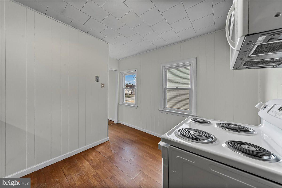 VILLAGE GREEN - Residential